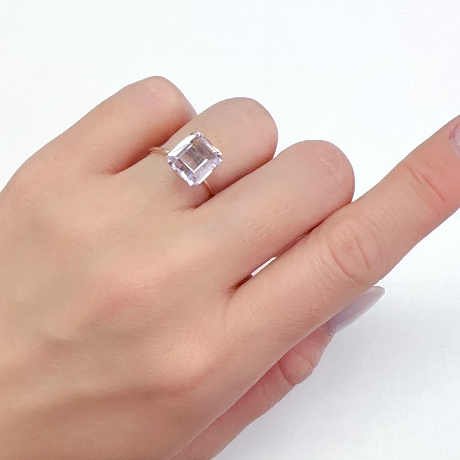 クンツァイト アフガニスタン産 4.06ct[231224711]9.2x8.4mm前後