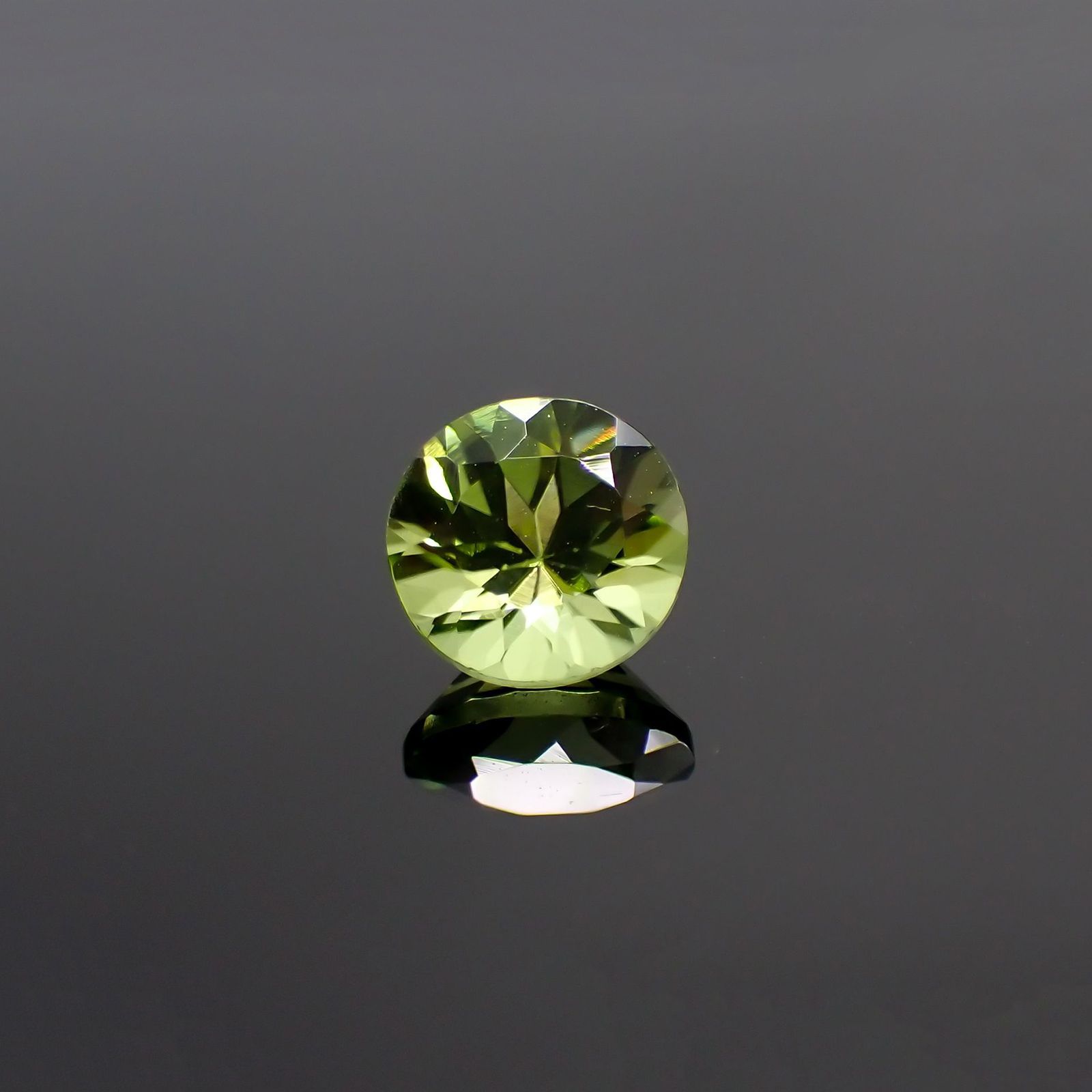 ペリドット(宝石名ペリドット) パキスタン産 1.13ct 識別済 [210913079]6.3×6.3mm前後