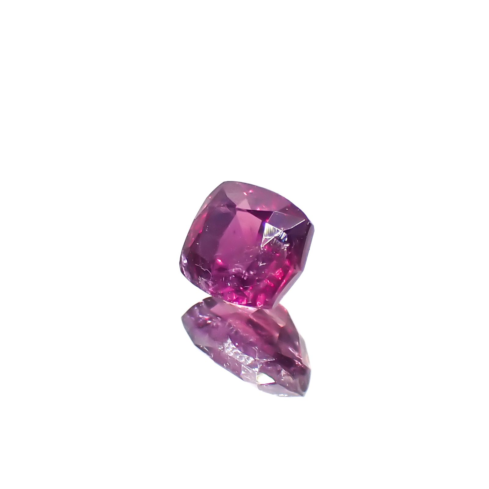 パープルサファイア 非加熱 パキスタン・カシミール地方産 0.81ct[240628405]5.3x4.5mm前後