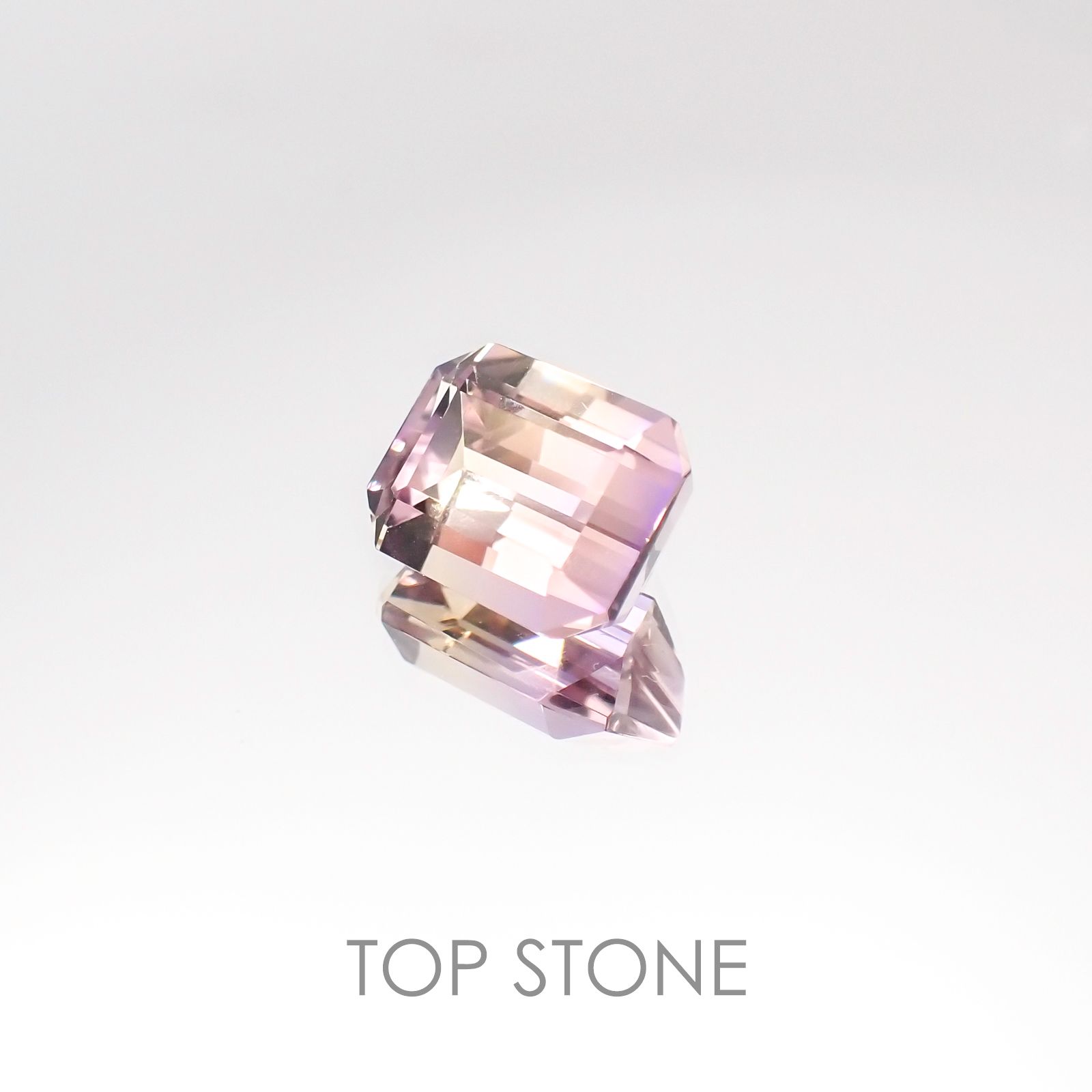 アメトリン(宝石名バイカラー・クォーツ/別名アメトリン) ボリビア産 2.31ct 識別済[20106899]9.1×7mm前後
