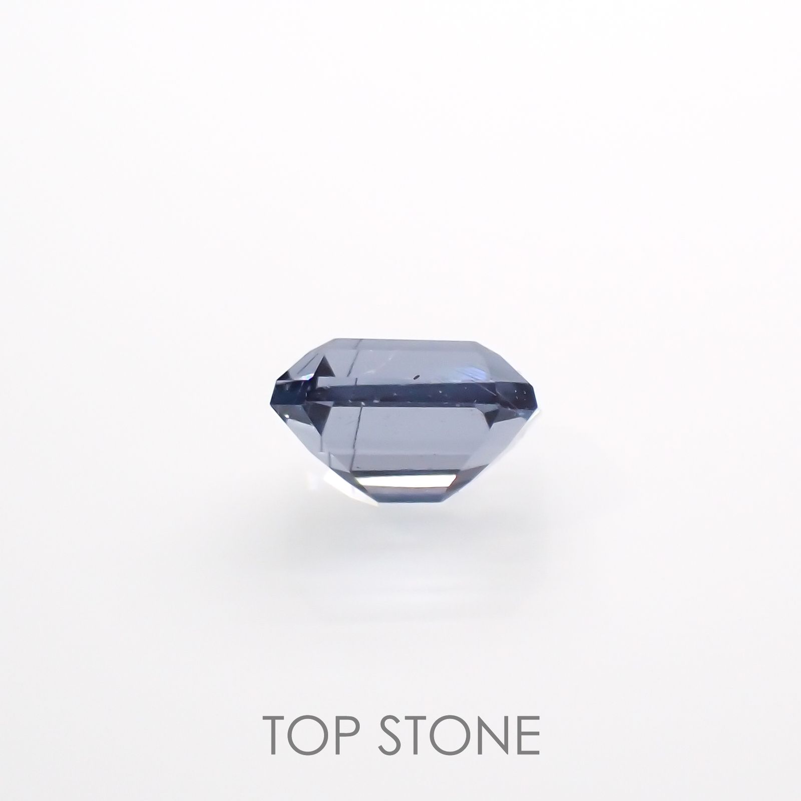 カラーチェンジガーネット アレキタイプ(宝石名ガーネット)マダガスカル・ベキリー産 0.12ct 識別済[220616549]2.9x2.2mm前後