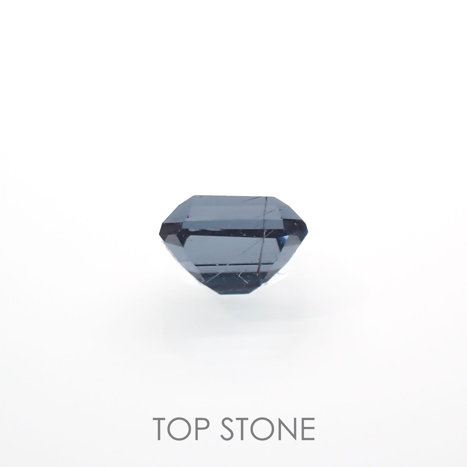 カラーチェンジガーネット アレキタイプ(宝石名ガーネット)マダガスカル・ベキリー産 0.12ct 識別済[220616537]2.8x2.3mm前後
