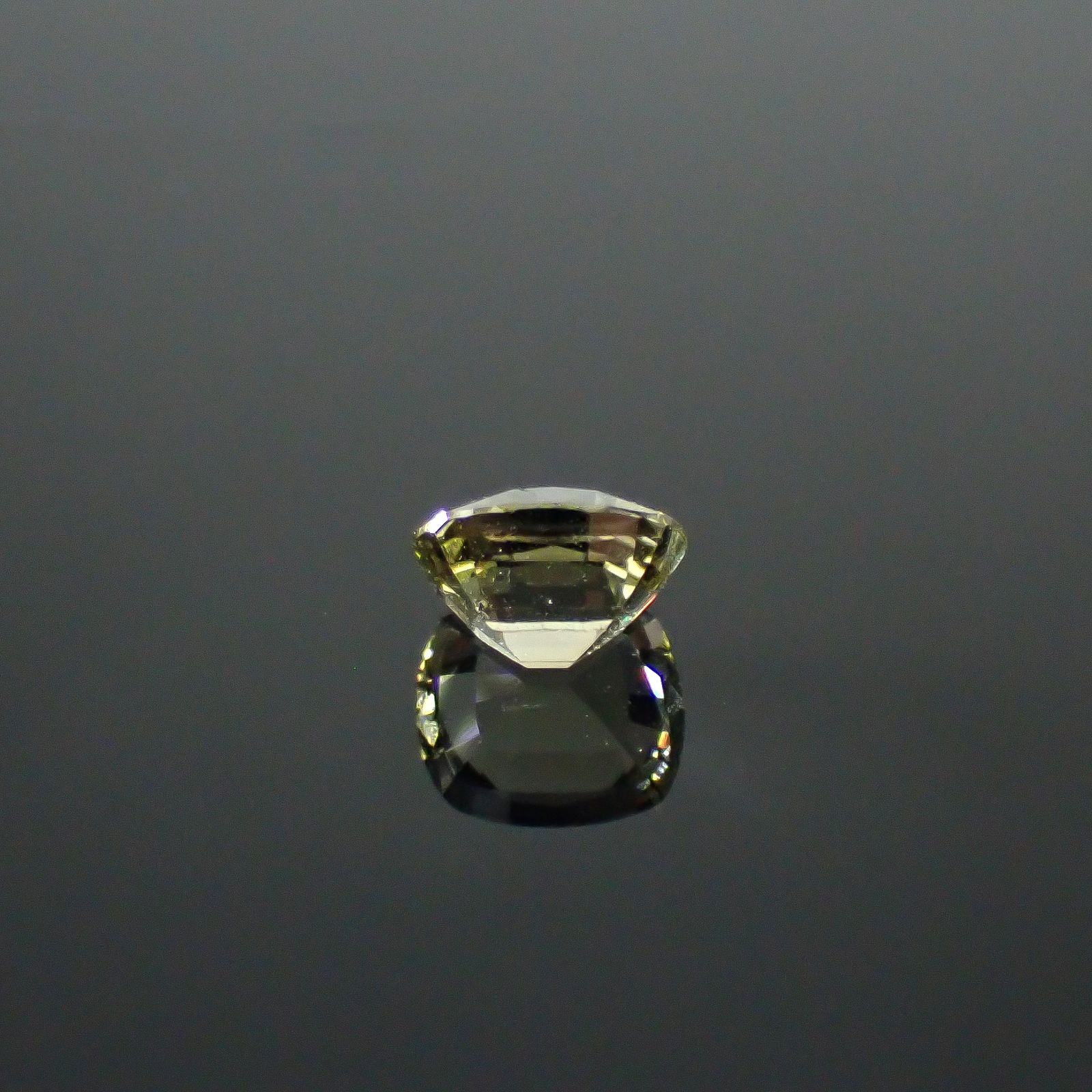 コーネルピン スリランカ産 1.08ct / 6.6x5.7mm前後 [251031238]