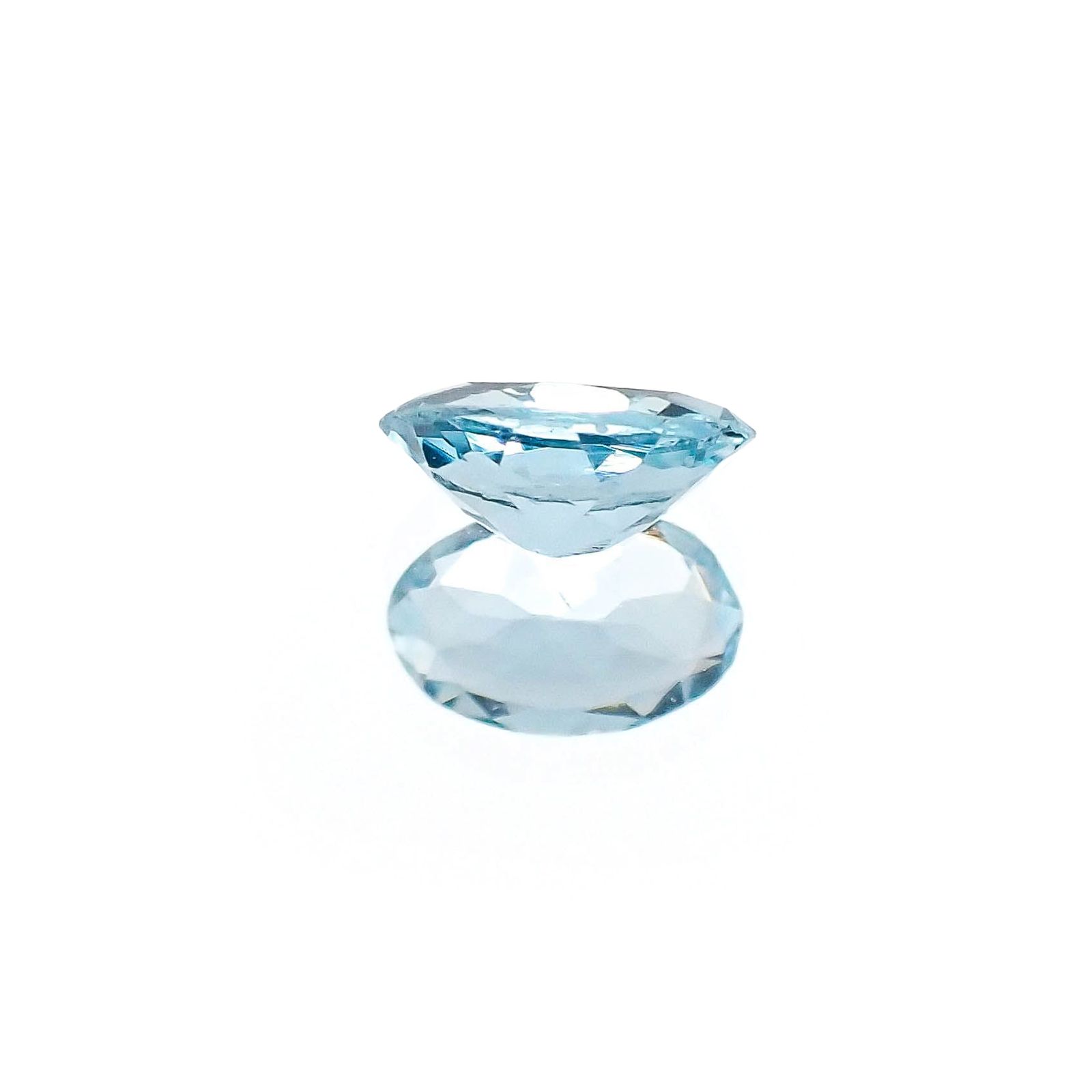 アクアマリン サンタマリアカラー(宝石名アクアマリン)モザンビーク産 識別済 0.30ct / 5.9x3.8mm前後 [260617252]