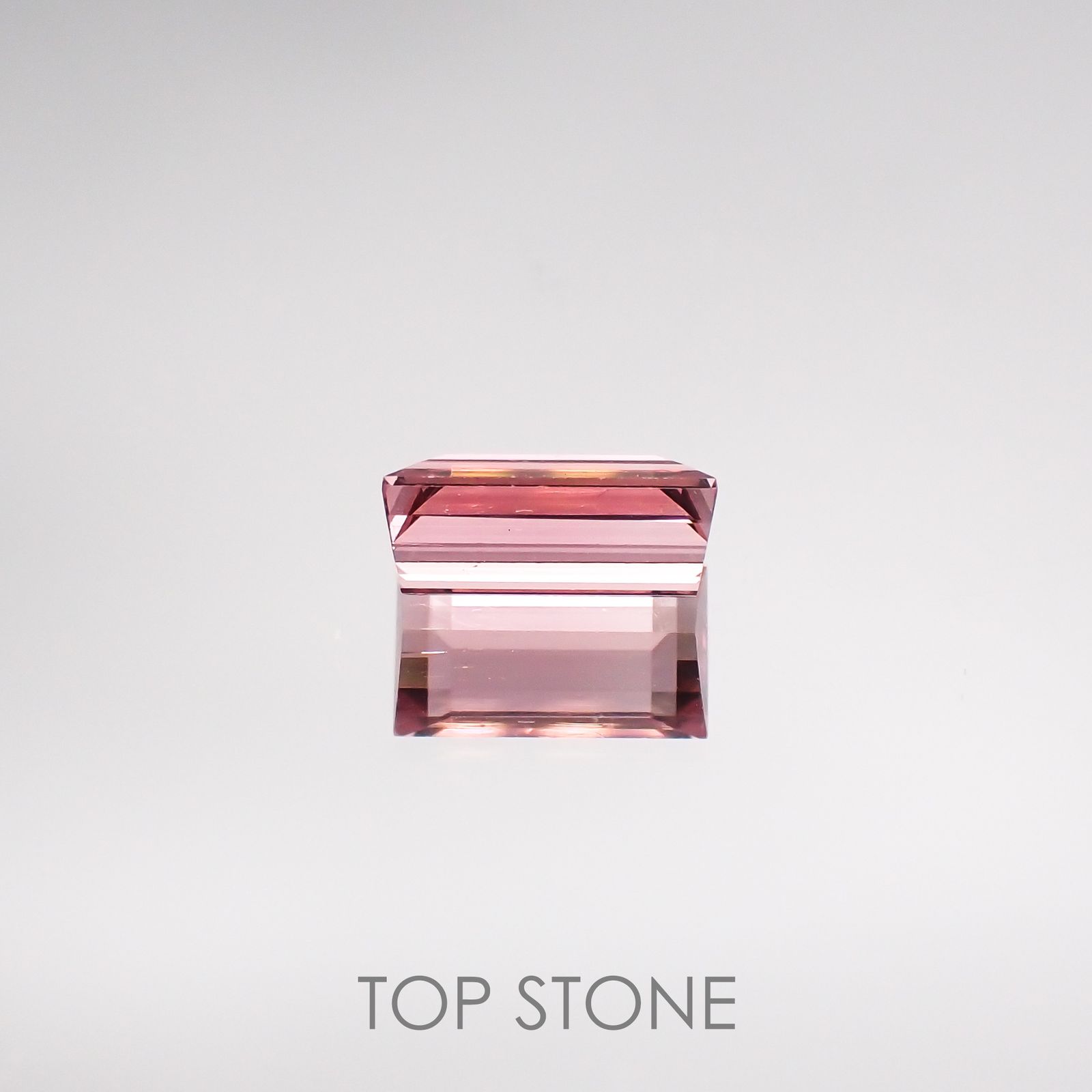 ピンクトルマリン パパラチャカラー(宝石名ピンク・トルマリン) ルワンダ産 1.178ct ソ付(彩珠)[210711593]8.1×4.5mm前後