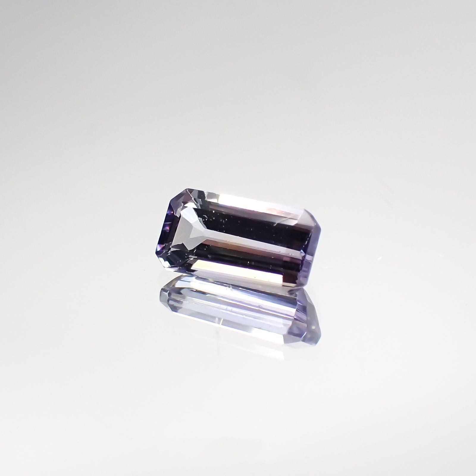 バイカラータンザナイト(宝石名バイカラー・ゾイサイト) タンザニア産 0.487ct ソ付(彩珠)[210711583]6.2×3.2mm前後
