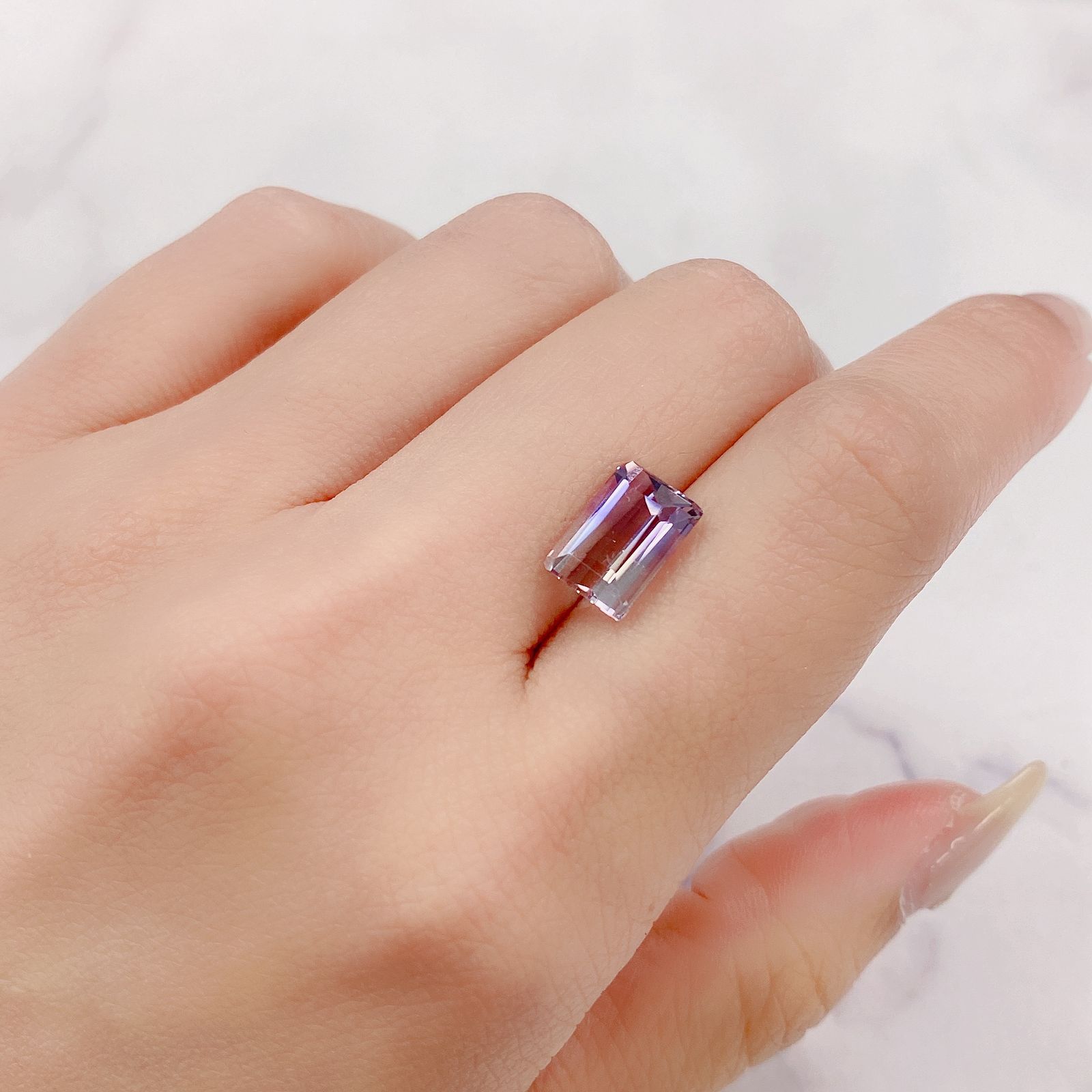 アワーグラスアメジスト(宝石名バイカラー・クォーツ) モロッコ産 2.90ct 識別済[210912325]10×7mm前後