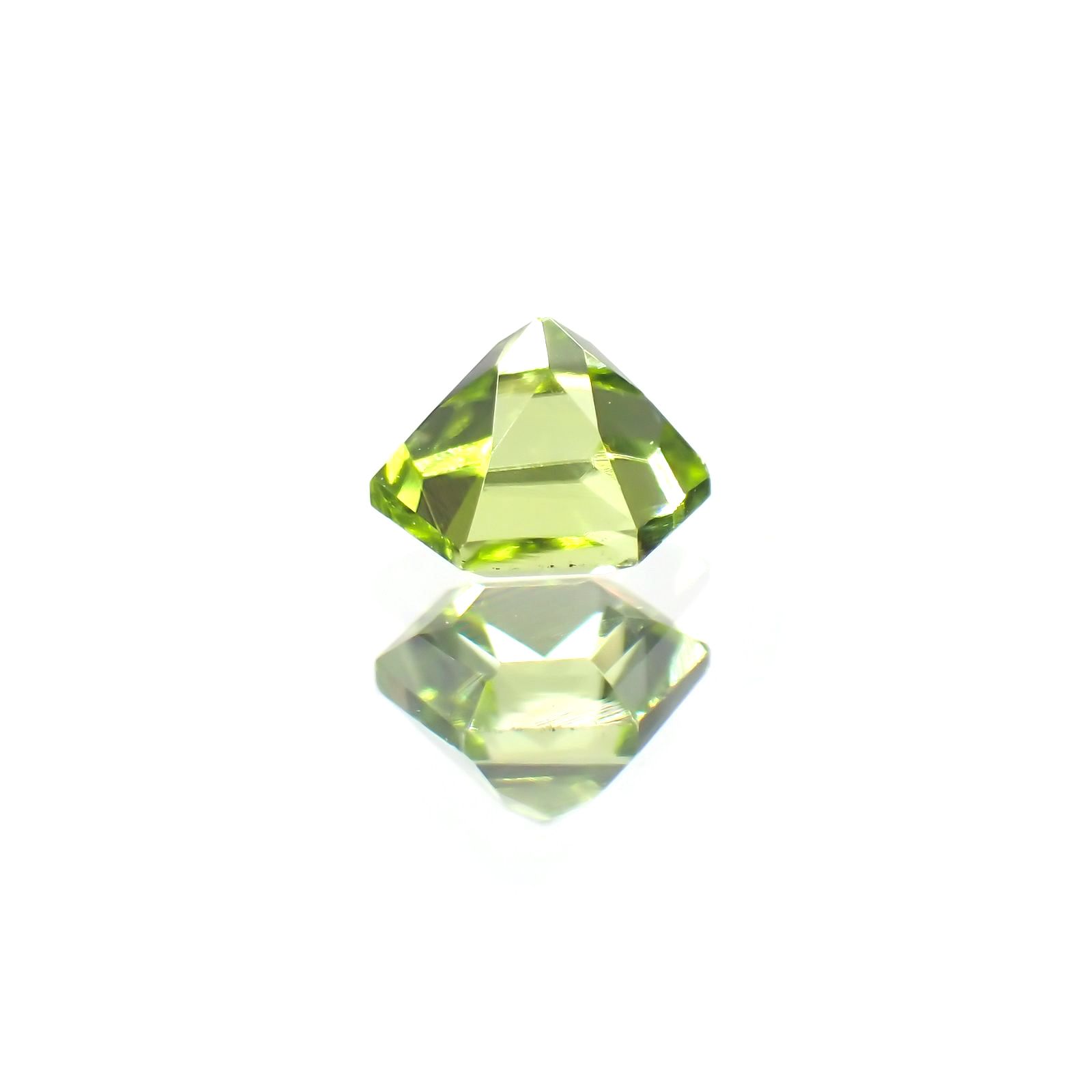 ◇ヘキサゴンカット◇ペリドット(宝石名ペリドット) パキスタン産 0.38ct 識別済[251013091]4×4mm前後