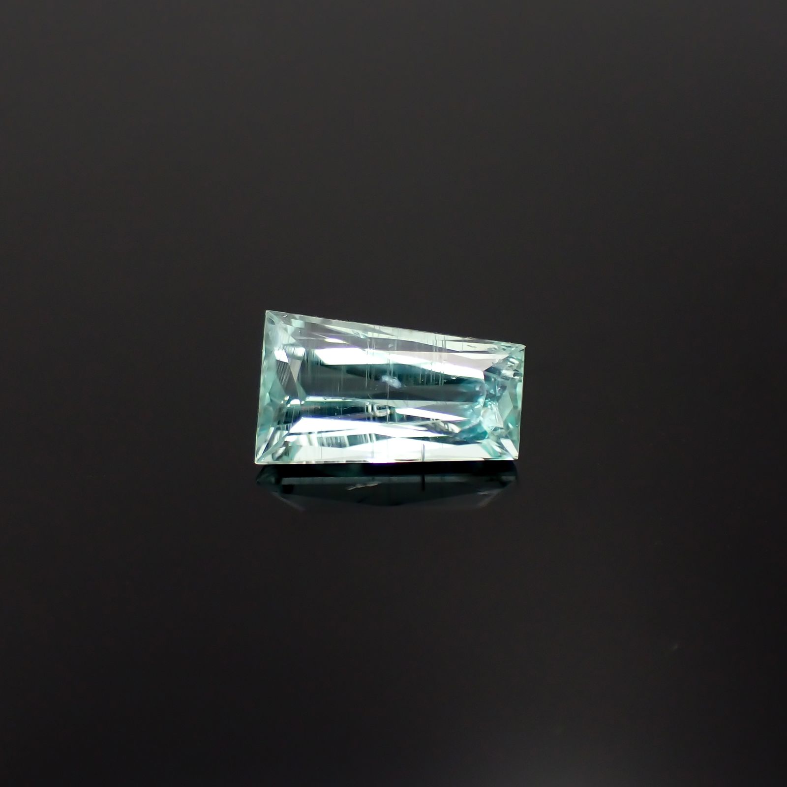 パライバトルマリン(宝石名トルマリン/別名パライバ・トルマリン)モザンビーク産 0.92ct 識別済[231224360]8x4.8mm前後