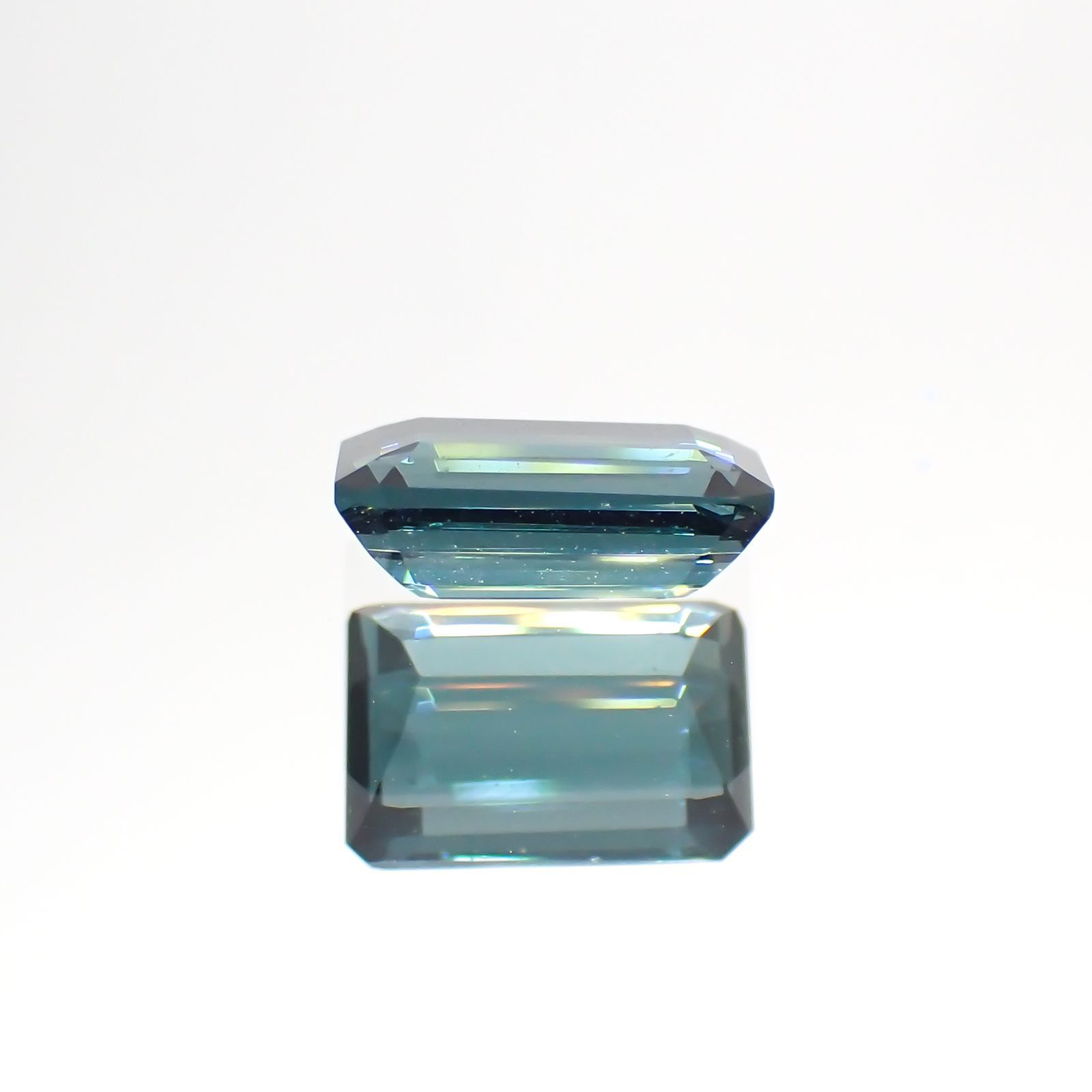 ブルートルマリン(宝石名ブルー・トルマリン) ブラジル産 1.009ct ソ付(彩珠)[21049761]7.5×5mm前後