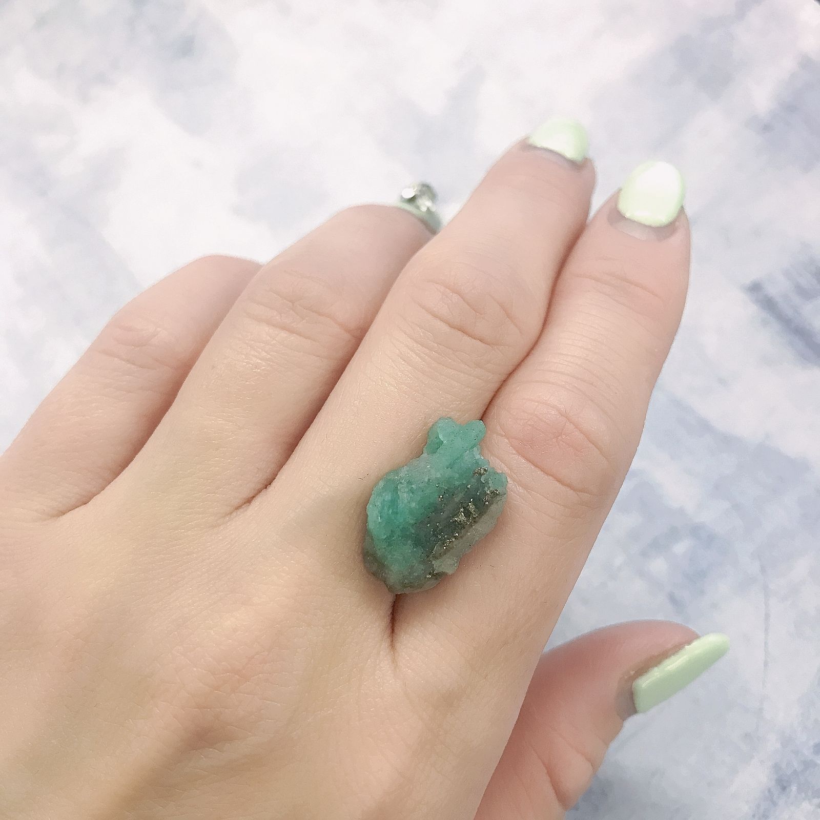 エメラルド原石 コロンビア産 11.45ct[220115498]20.5x12.3mm前後