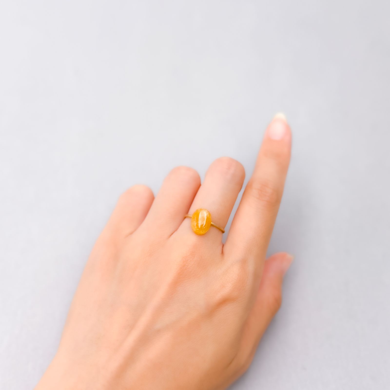 北海道石(北海道オパール)※裏面蛍光  北海道河東郡鹿追町然別産 2.41ct [250630534]10.9x8.2mm前後