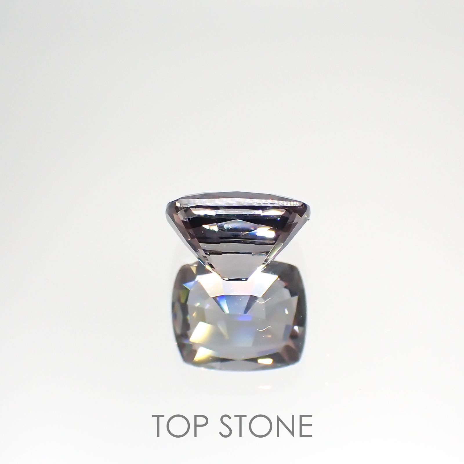 プラチナスピネル(宝石名スピネル) ビルマ産 1.381ct ソ付(彩珠)[210913318]7.1×5.9mm前後