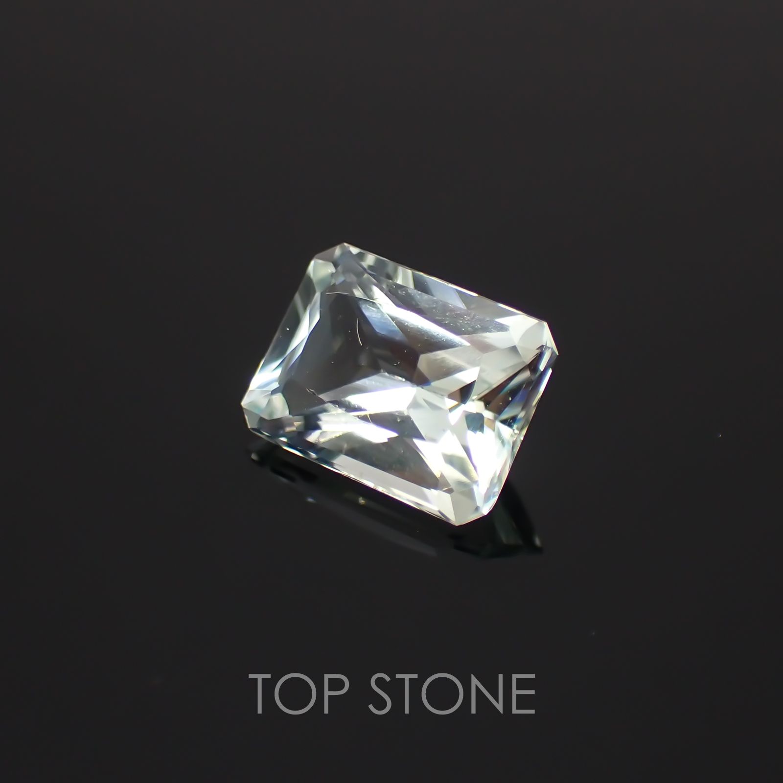 ライムスポジュミン(宝石名スポジュミン) ブラジル産 1.77ct 識別済[19111500]8.4×6.4mm前後