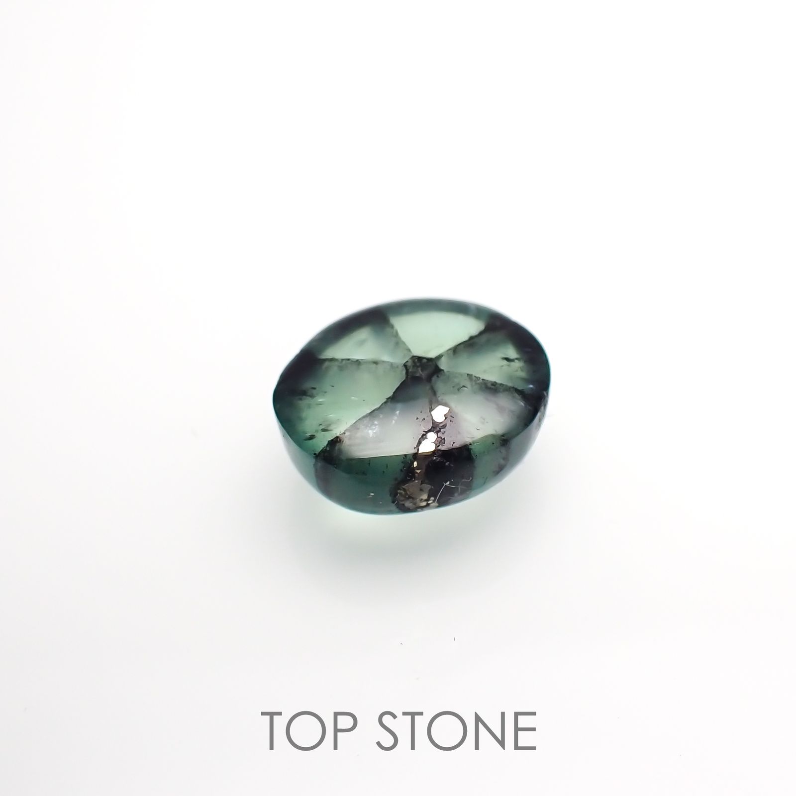 トラピッチェエメラルド(宝石名トラピッチェ・エメラルド)コロンビア・ムゾー鉱山産 2.714ct ソ付(彩珠)[221018886]9.3x8.1mm前後