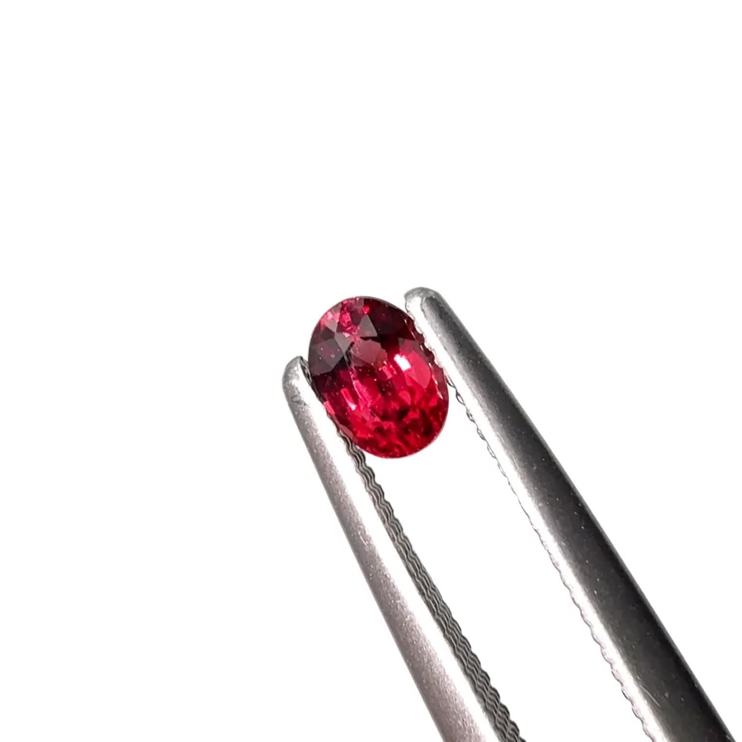 ルビー 非加熱 マダガスカル産 0.23ct / 4.1x3mm前後 [250630502
