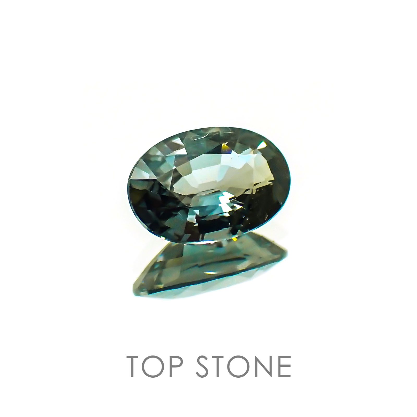 カラーチェンジガーネット(アレキタイプ) マダガスカル・ベキリー産 ルース 0.63ct[20129300]6.6×4.5mm前後