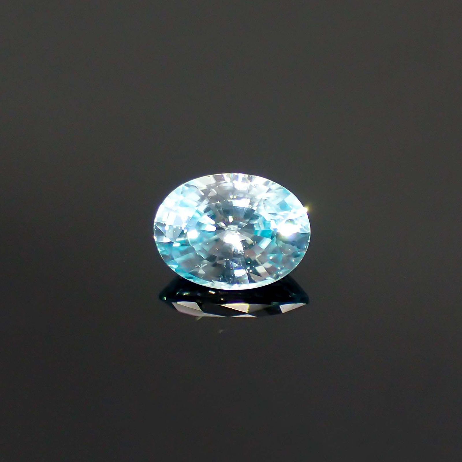バイカラーブルージルコン カンボジア産 1.65ct[221018645]7.8x5.9mm前後