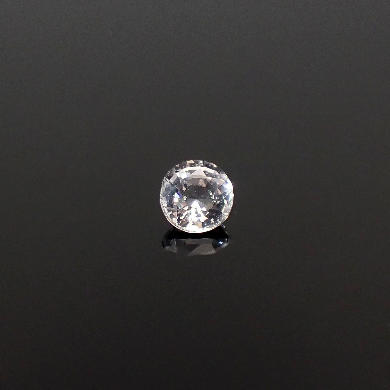 テネブレッセンススキャポライト アフガニスタン産 0.13ct / 3.3x3.3mm前後 [260432043]