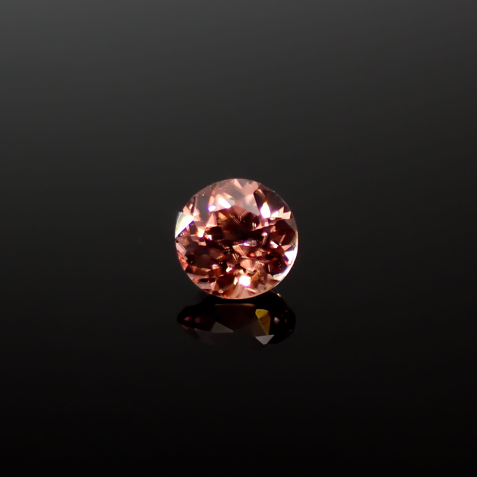 ピンクジルコン スリランカ/カンボジア産 0.54ct[240627912]4.3x4.3mm前後