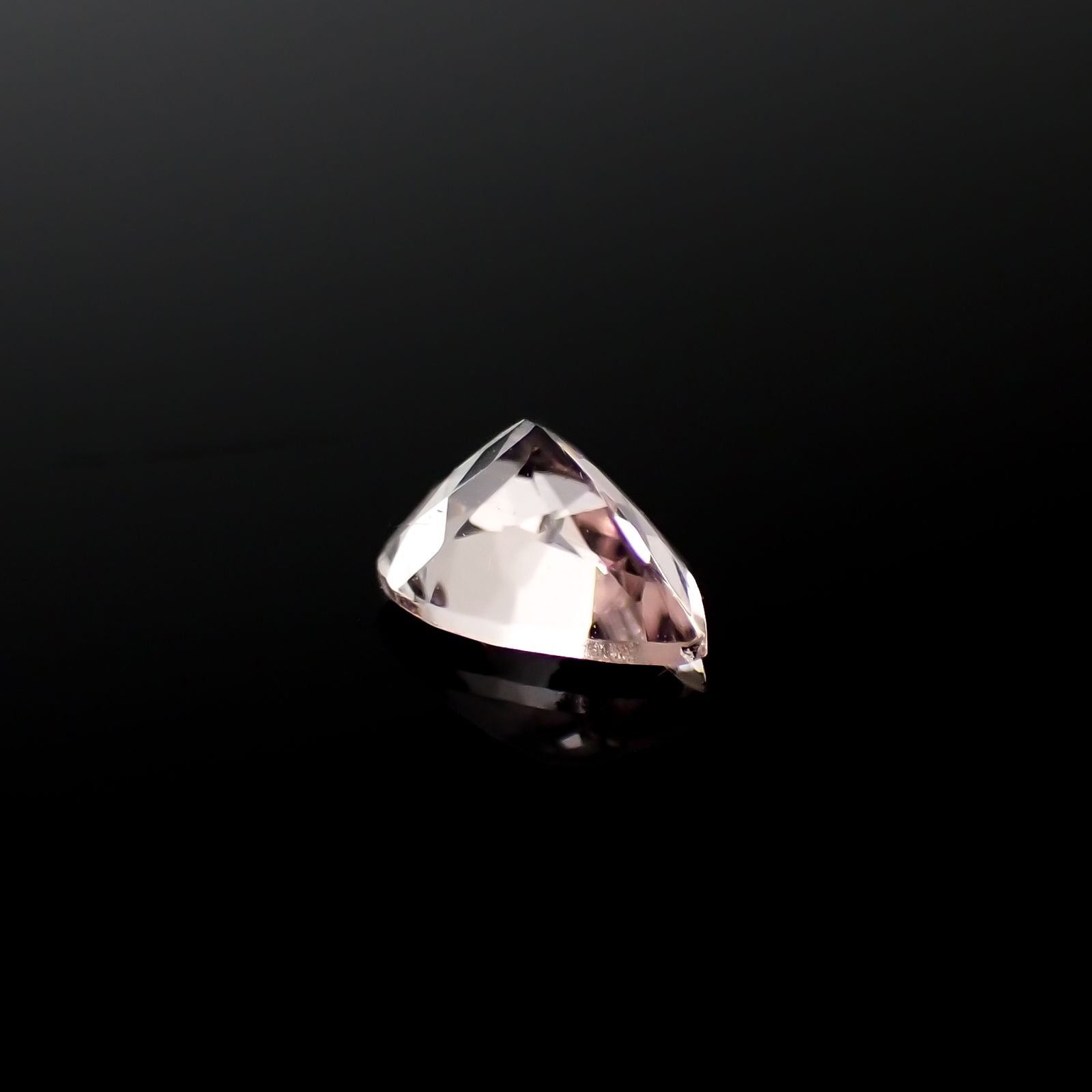 モルガナイト ブラジル産 0.57ct[240326767]6.8x5mm前後