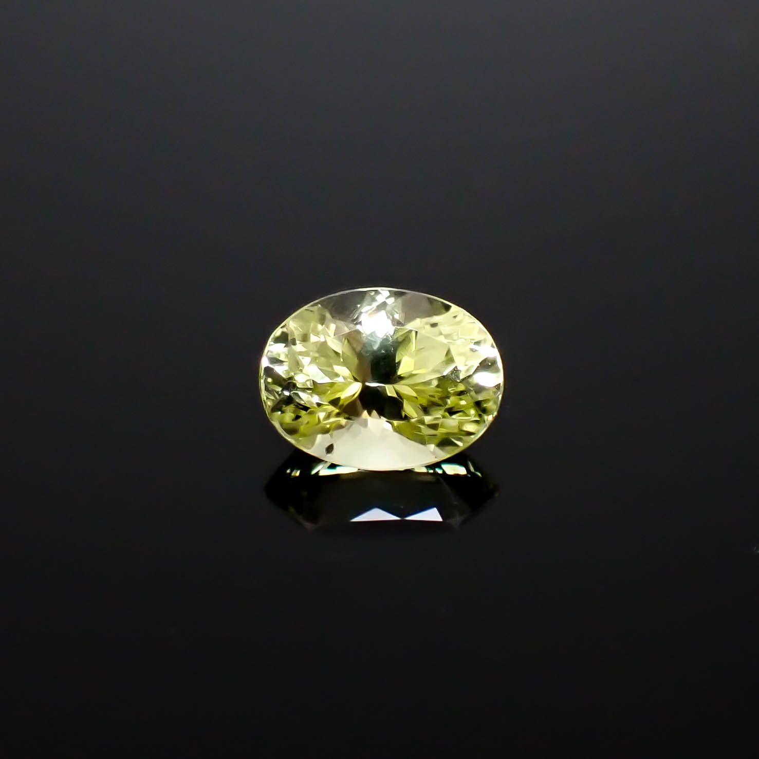 クリソベリル(宝石名イエロー・クリソベリル)スリランカ/マダガスカル産 1.605ct ソ付(彩珠)[250530414]8x5.9mm前後