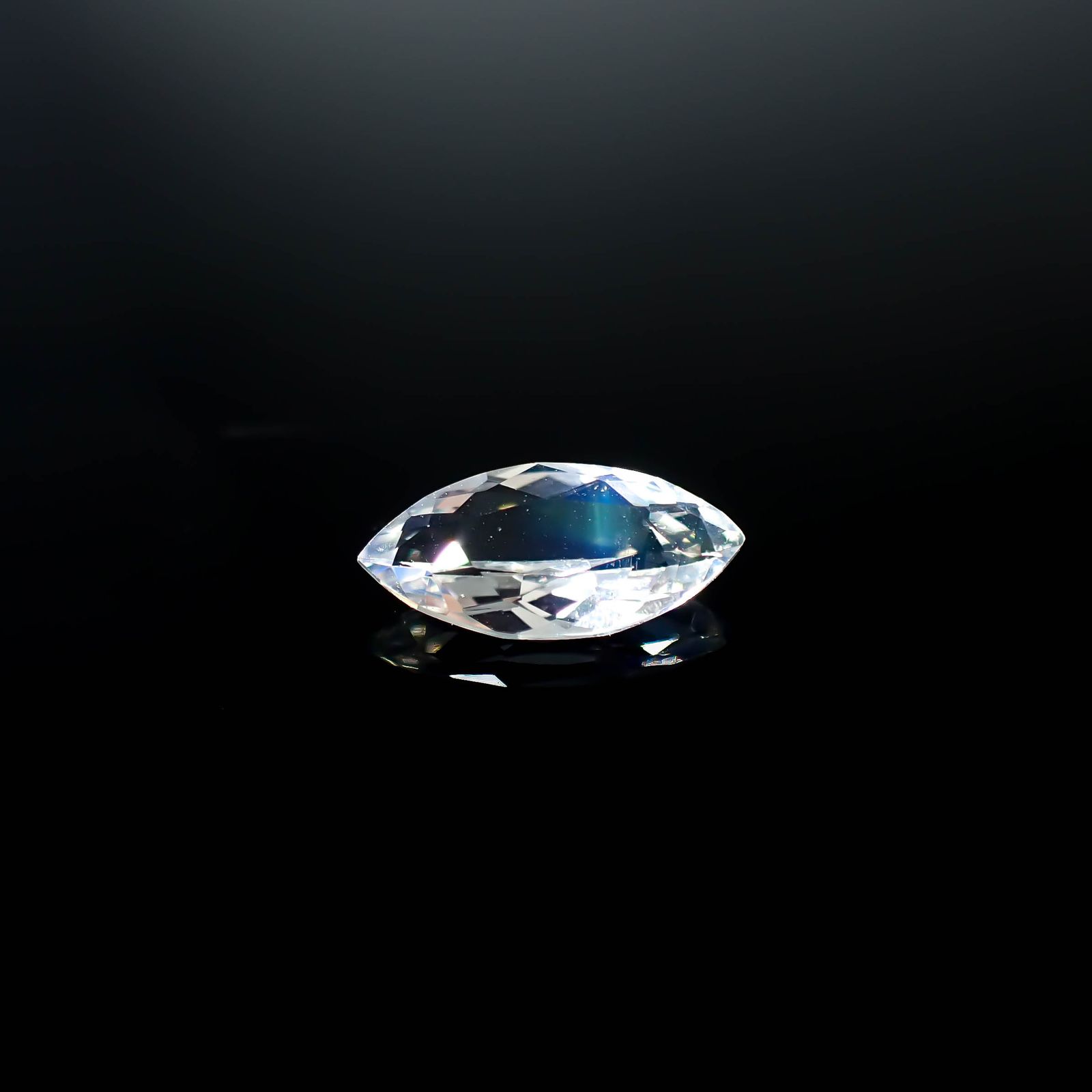 レインボームーンストーン ザンビア産 0.76ct [250730913]10.2x4.9mm前後