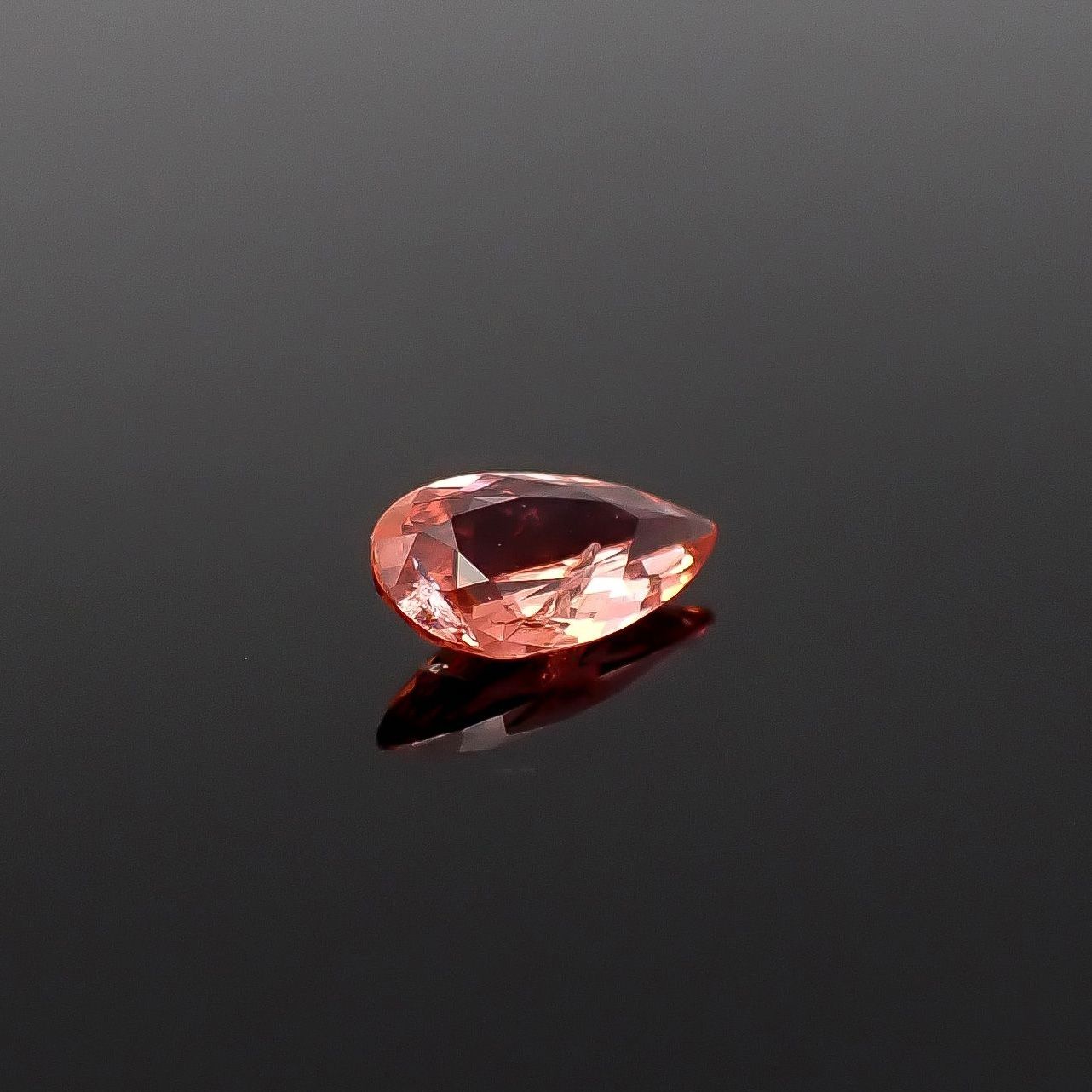 ヴェイリネナイト パキスタン産 0.68ct / 8.5x4.8mm前後 [260231781]