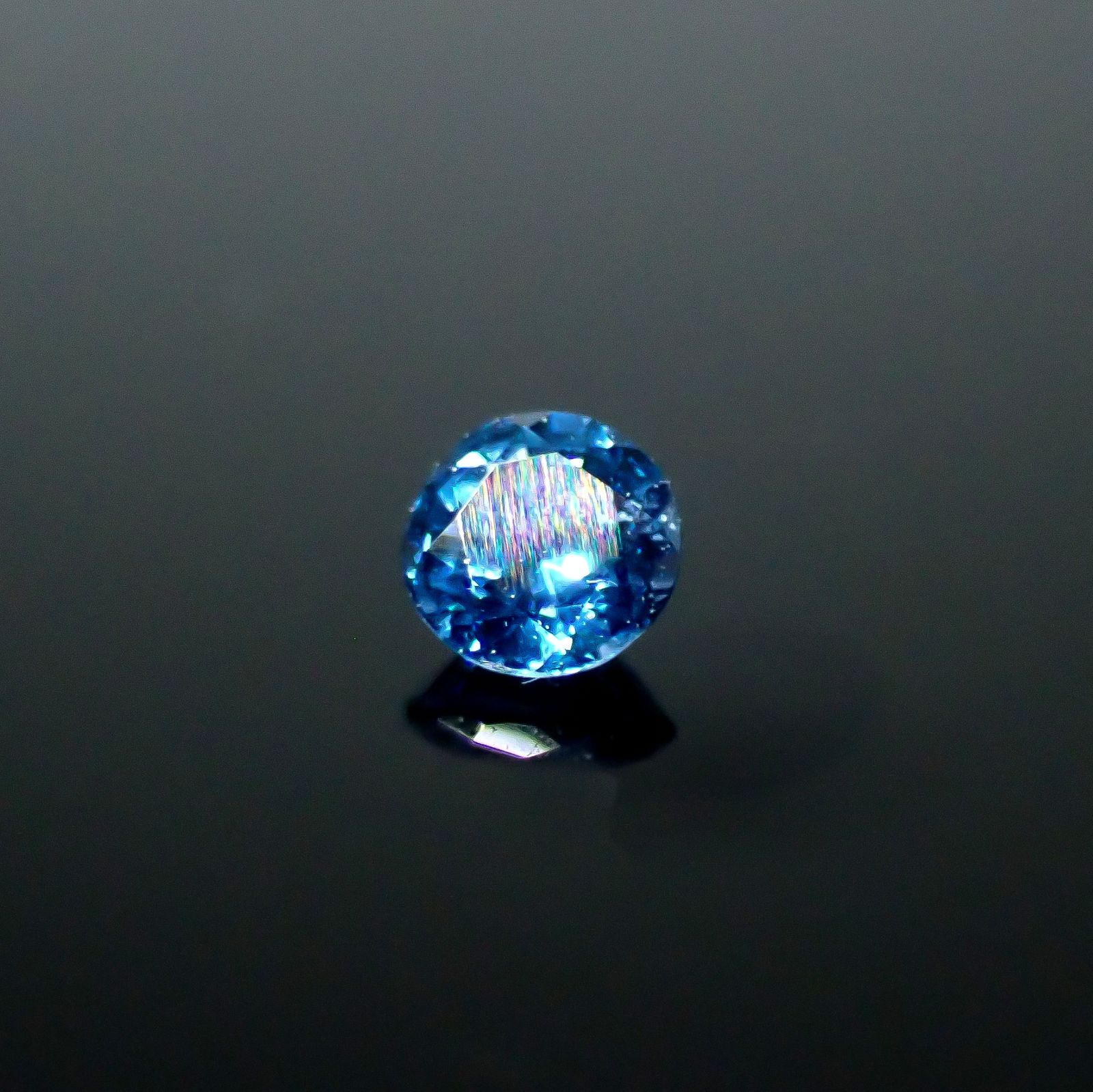 ガーナイト ナイジェリア産 0.090ct / 2.5x2.5mm前後 [250730661]