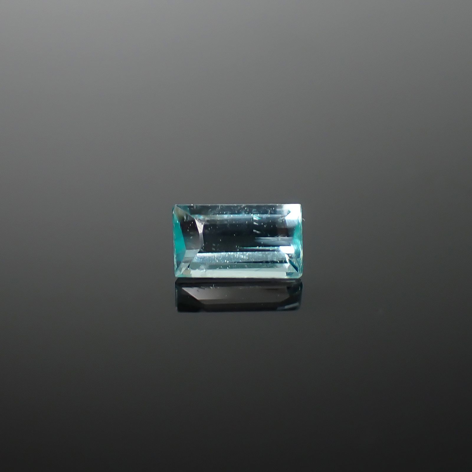 グランディディエライト(宝石名グランディディエライト)マダガスカル産 識別済 0.23ct / 4.8x2.8mm前後 [260826591]