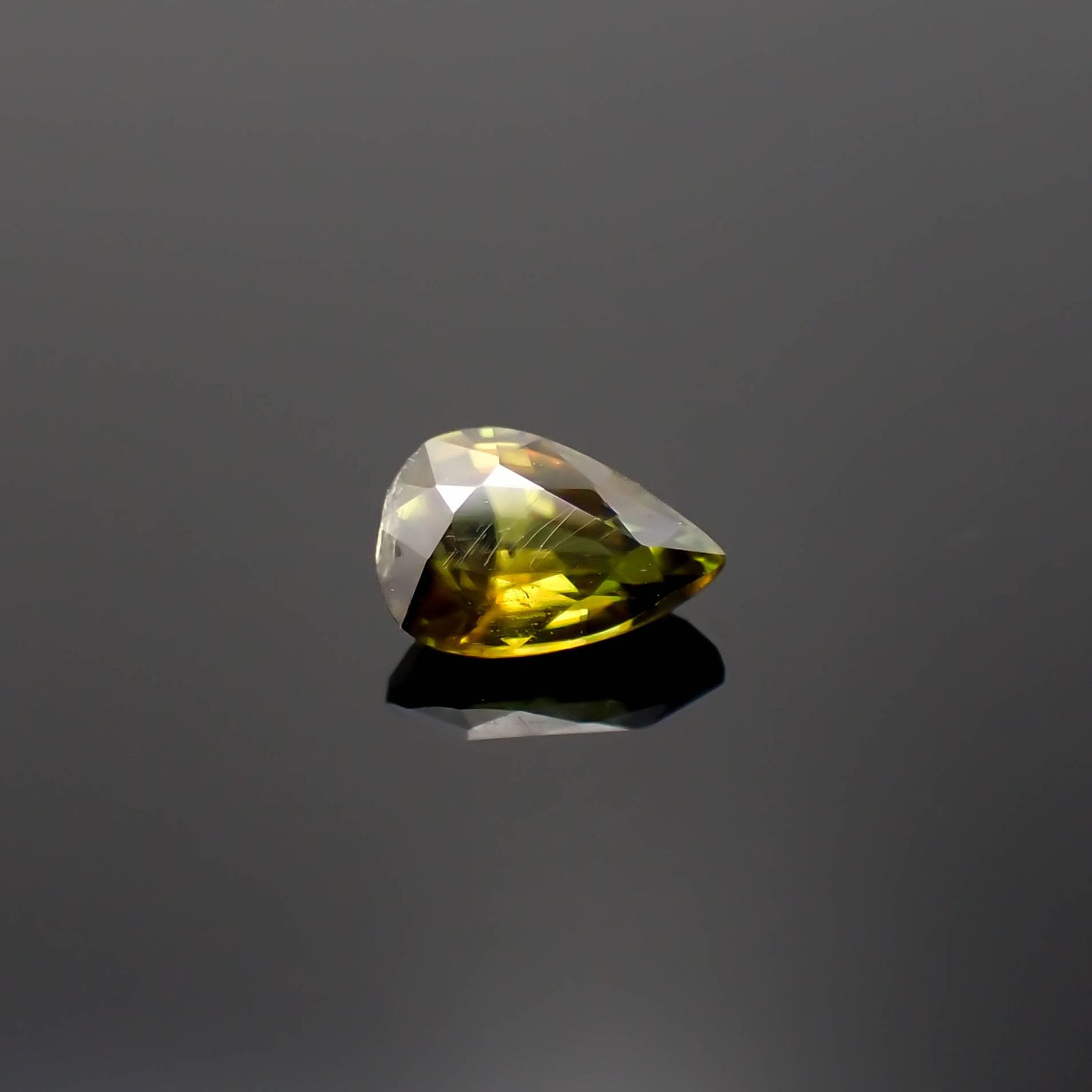 カラーチェンジスフェーン パキスタン産 0.46ct[231224736]5.8x4mm前後