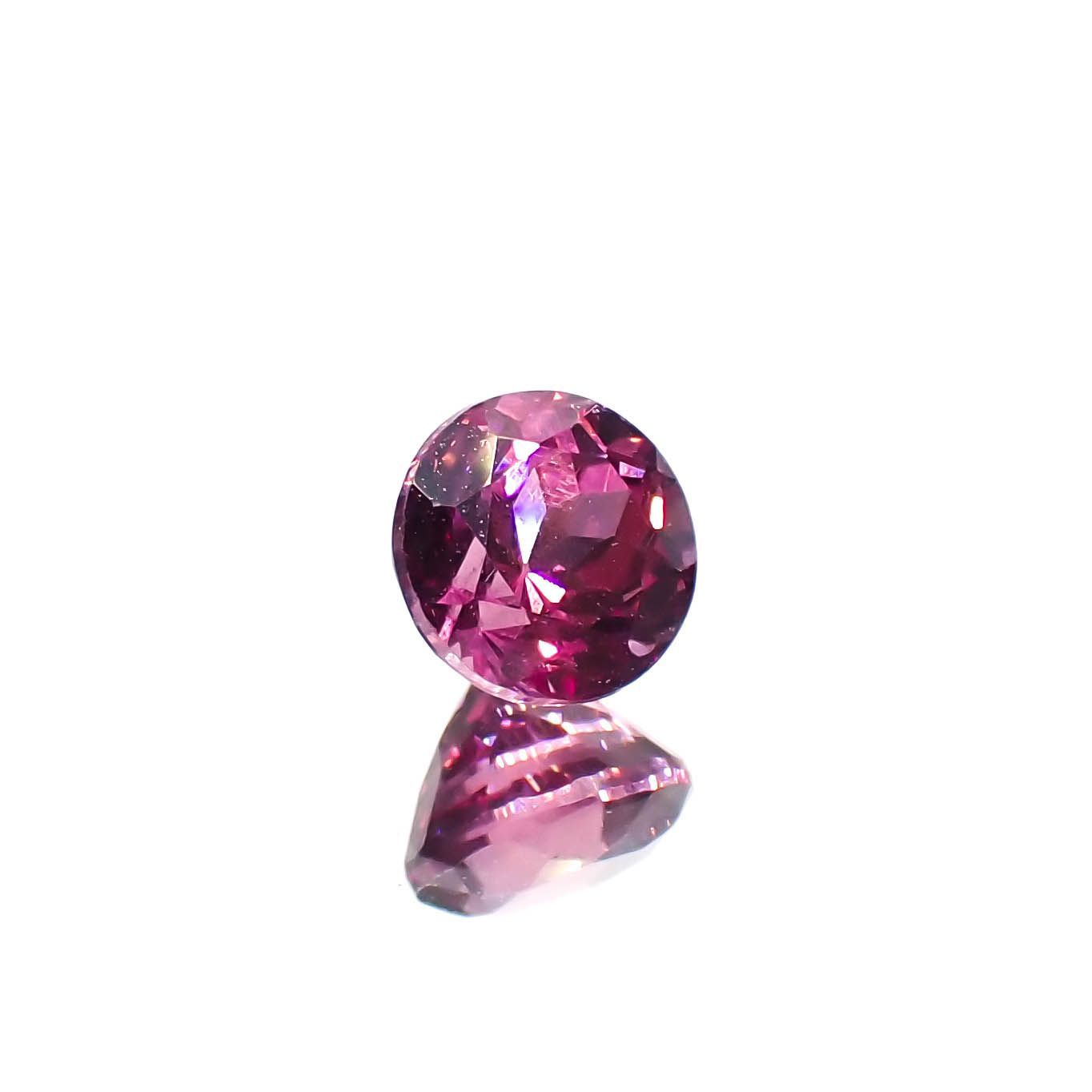 カラーシフトマラヤガーネット(宝石名ガーネット)タンザニア産 0.85ct 識別済[230120272]5.2x5.1mm前後