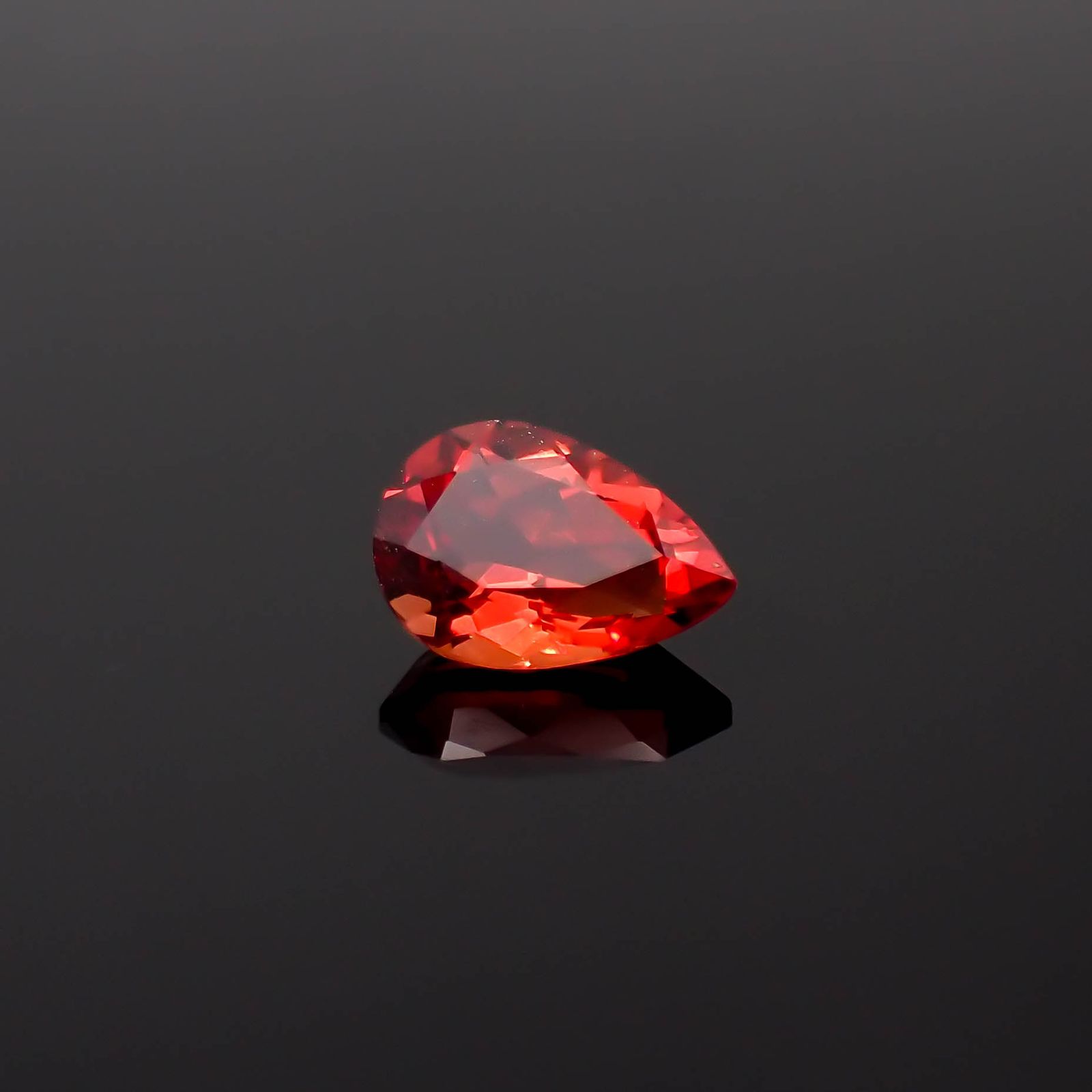 アンデシン(宝石名アンデシン/ラブラドライト)チベット産 0.59ct 識別済[240125605]6.9x4.9mm前後