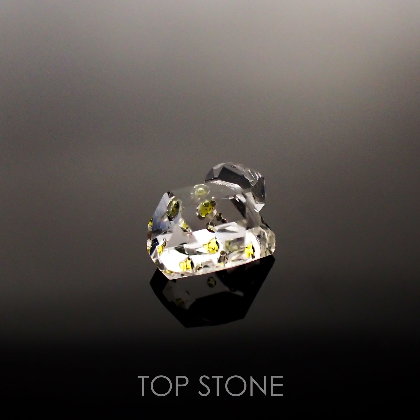 オイルインクォーツ パキスタン産 ルース 3.21ct[210811439]9.7×9.3mm前後