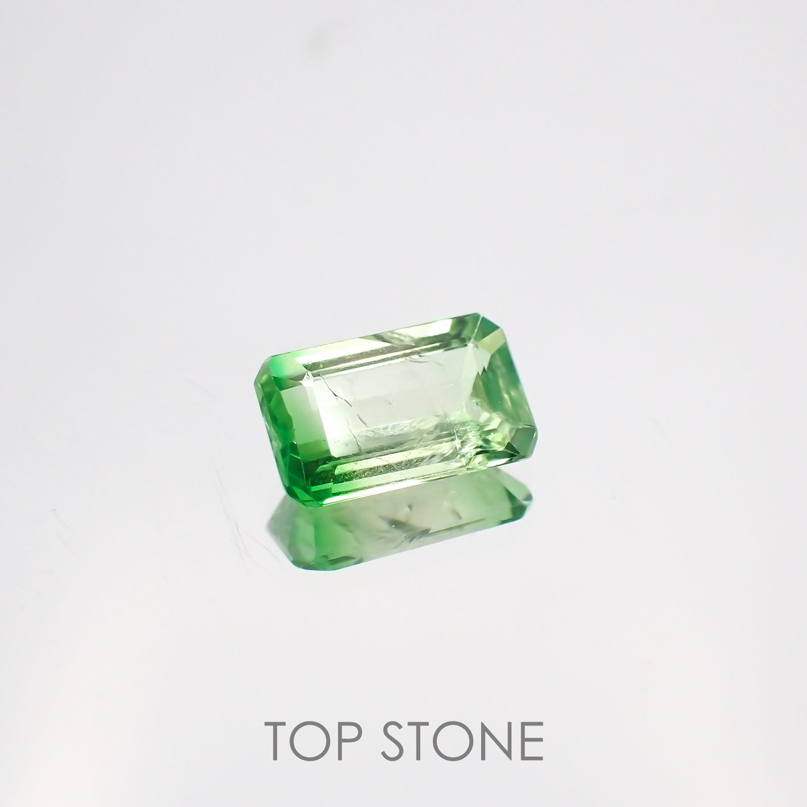 バイカラーツァボライト タンザニア産 ルース 0.8ct[210610926]7×4.3mm前後