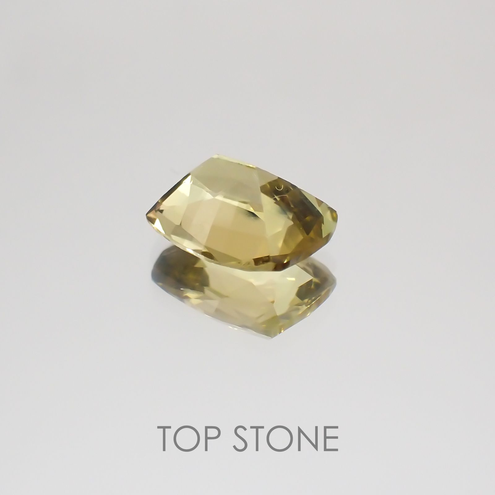 コーネルピン(宝石名コーネルピン) スリランカ産 1.59ct 識別済[21018933]7.9×6.3mm前後