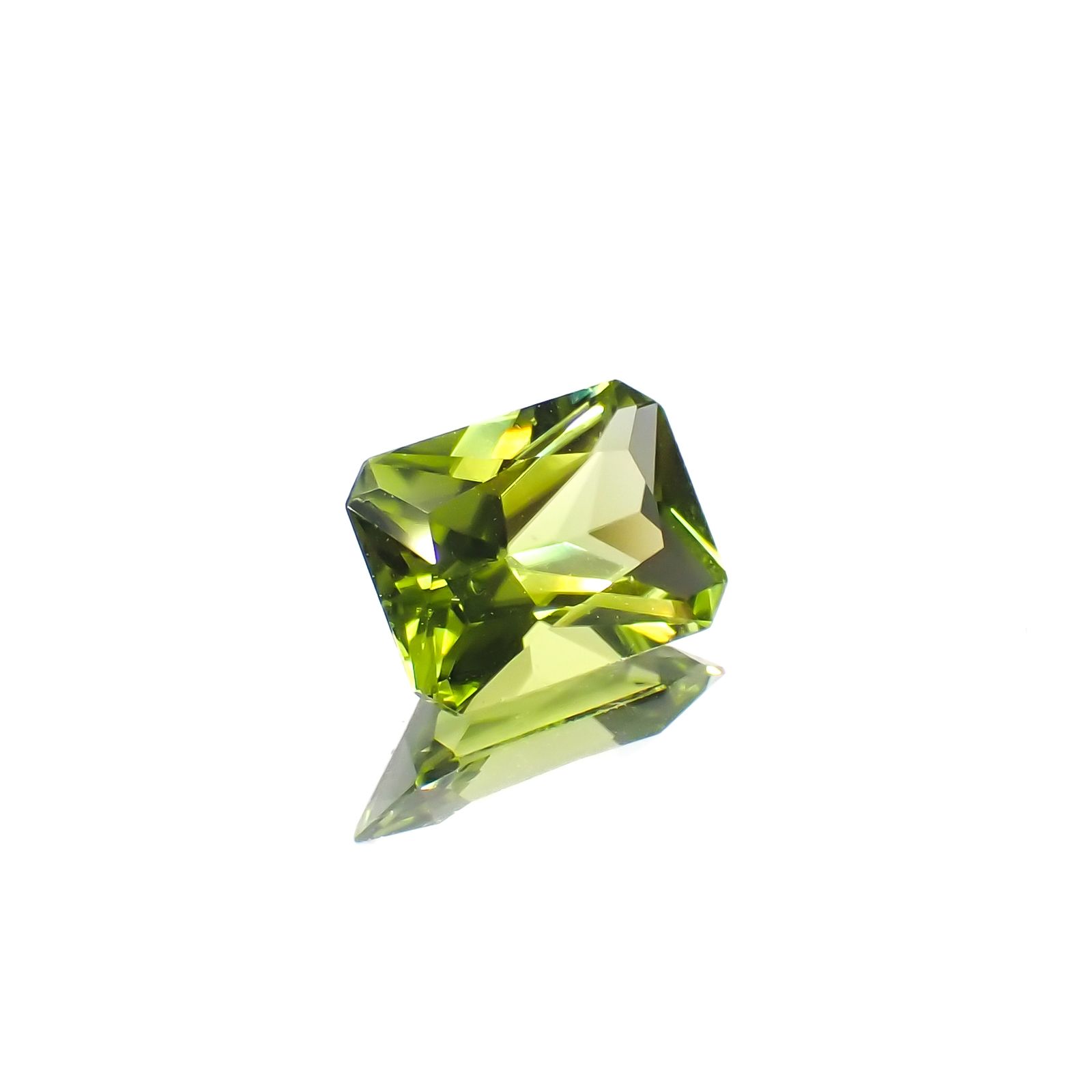ペリドット 中国産 1.37ct[230622294]8.1x5.9mm前後