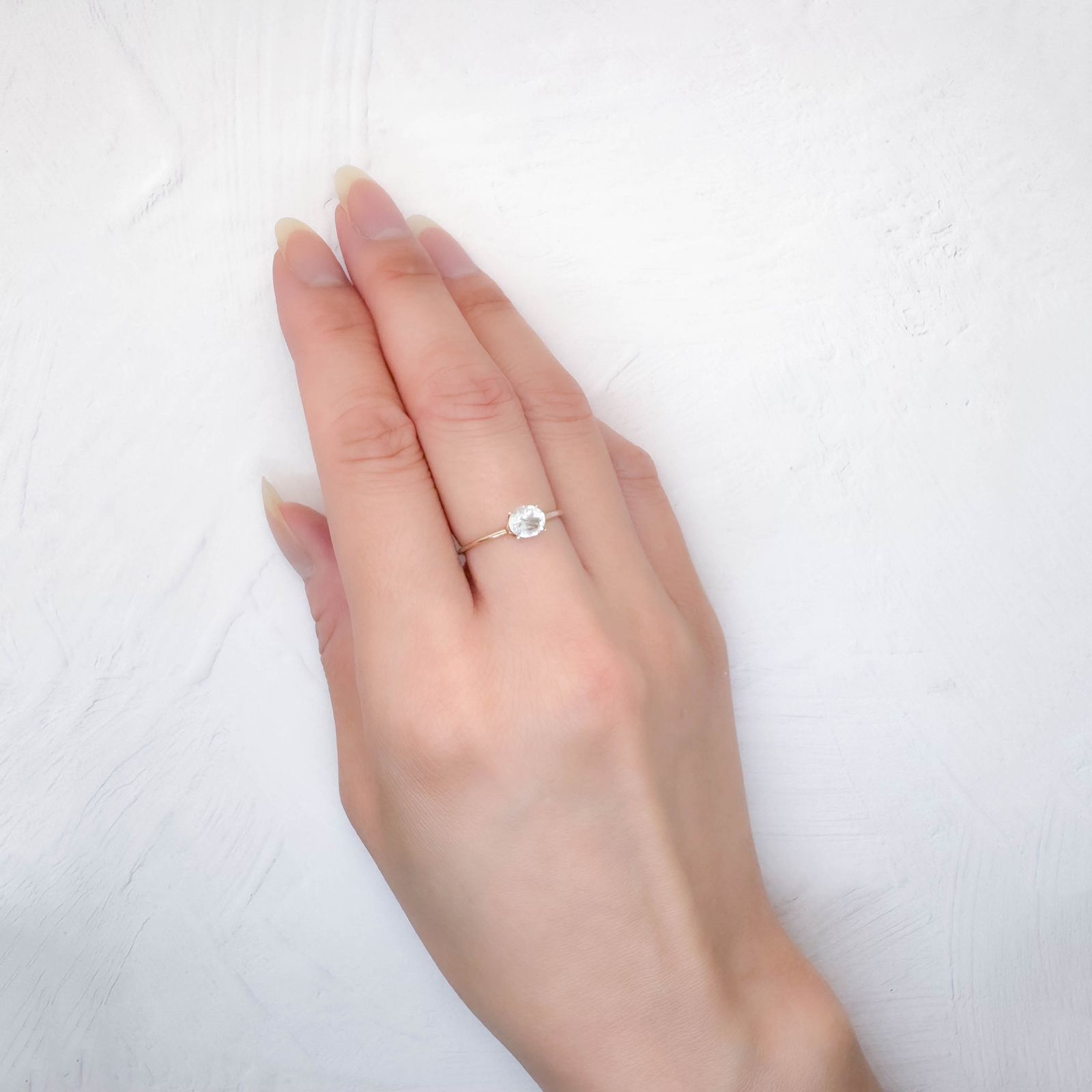 レインボームーンストーン タンザニア産 0.42ct [250730918]5.8x4.9mm前後