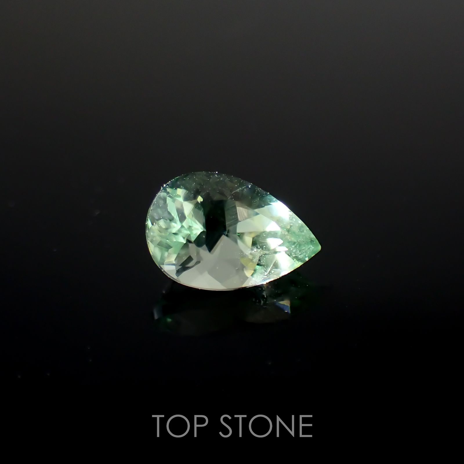 バナジウムコーネルピン(宝石名コーネルピン)タンザニア・タンガ州産 1.02ct 識別済[220716902]7.6x5.1mm前後