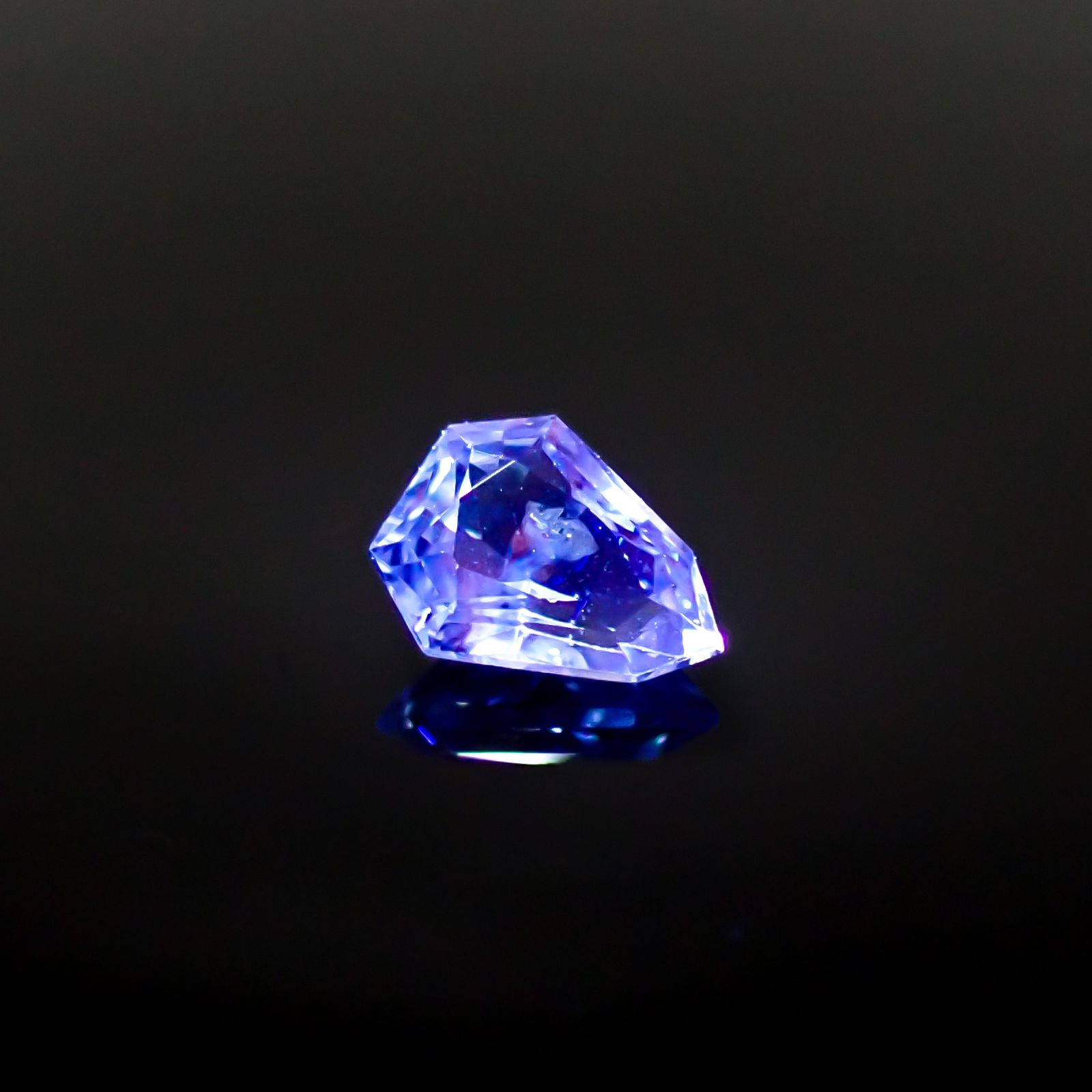 ◇カスタムカット◇サファイア スリランカ/マダガスカル産 0.80ct[240828677]6.7x5.3mm前後