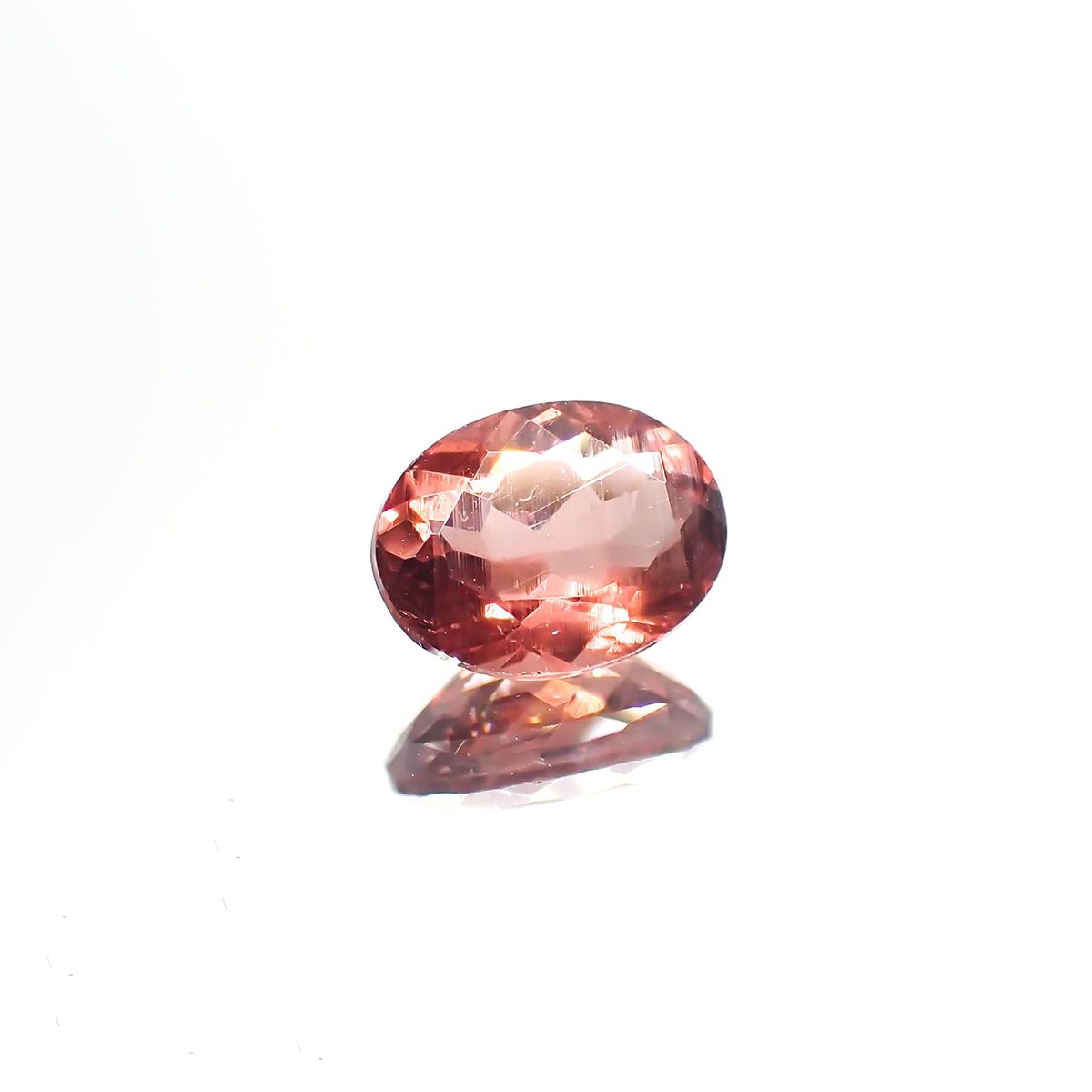 ピンクアパタイト(宝石名アパタイト) ブラジル産 1.60ct 識別済[240213010]8.4×6.5mm前後