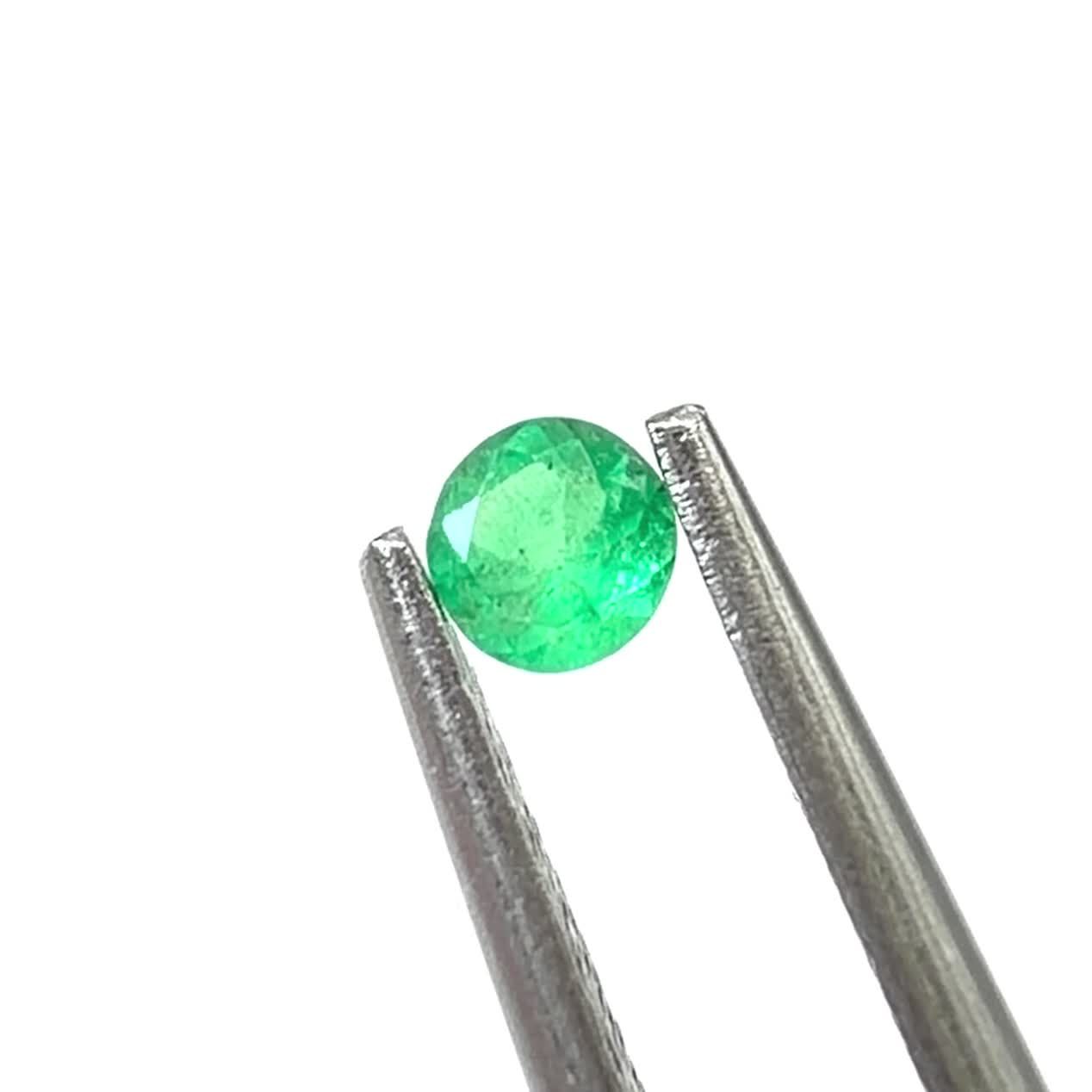 エメラルド コロンビア産 0.094ct / 2.9x2.9mm前後 [260432107] | TOP