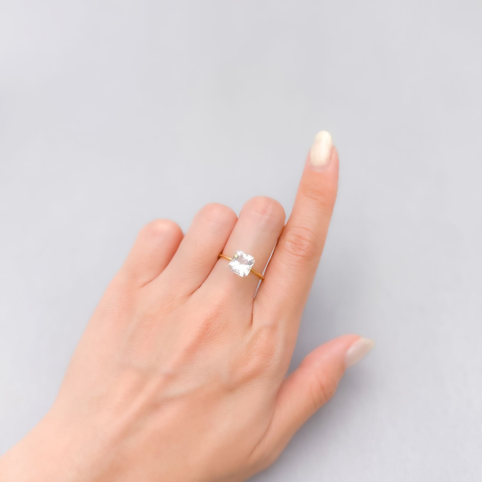 カラーレスフローライト フルオレッセンス イギリス産 2.73ct [250430157]7.8x7.4mm前後