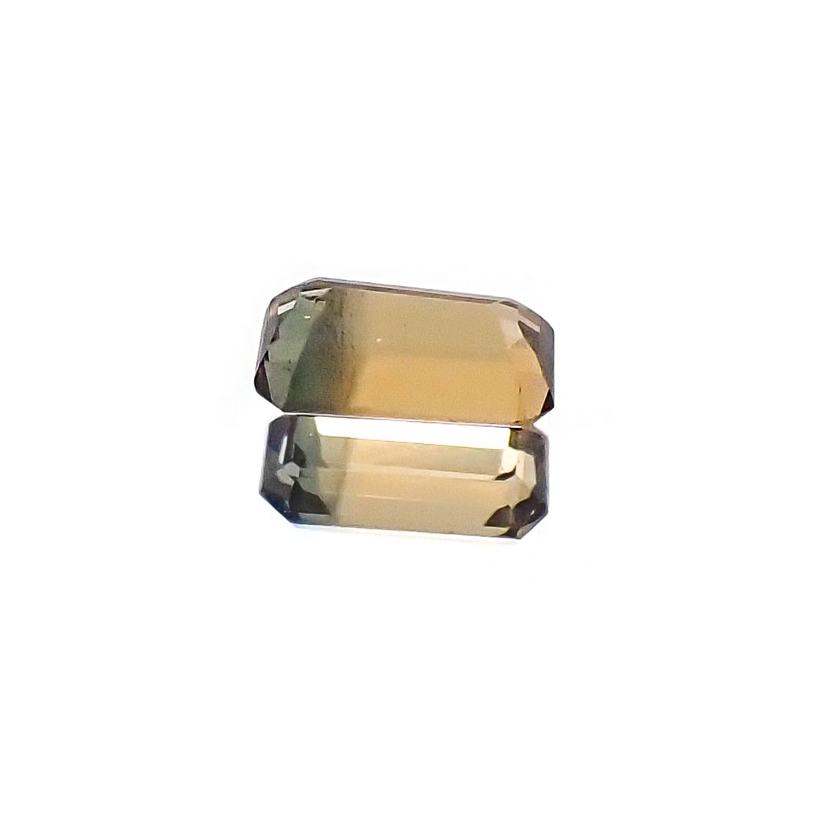バイカラーサファイア(宝石名バイカラー・サファイア)タンザニア・ソンゲア鉱山産 識別済 0.17ct / 4x2.3mm前後 [220717150]