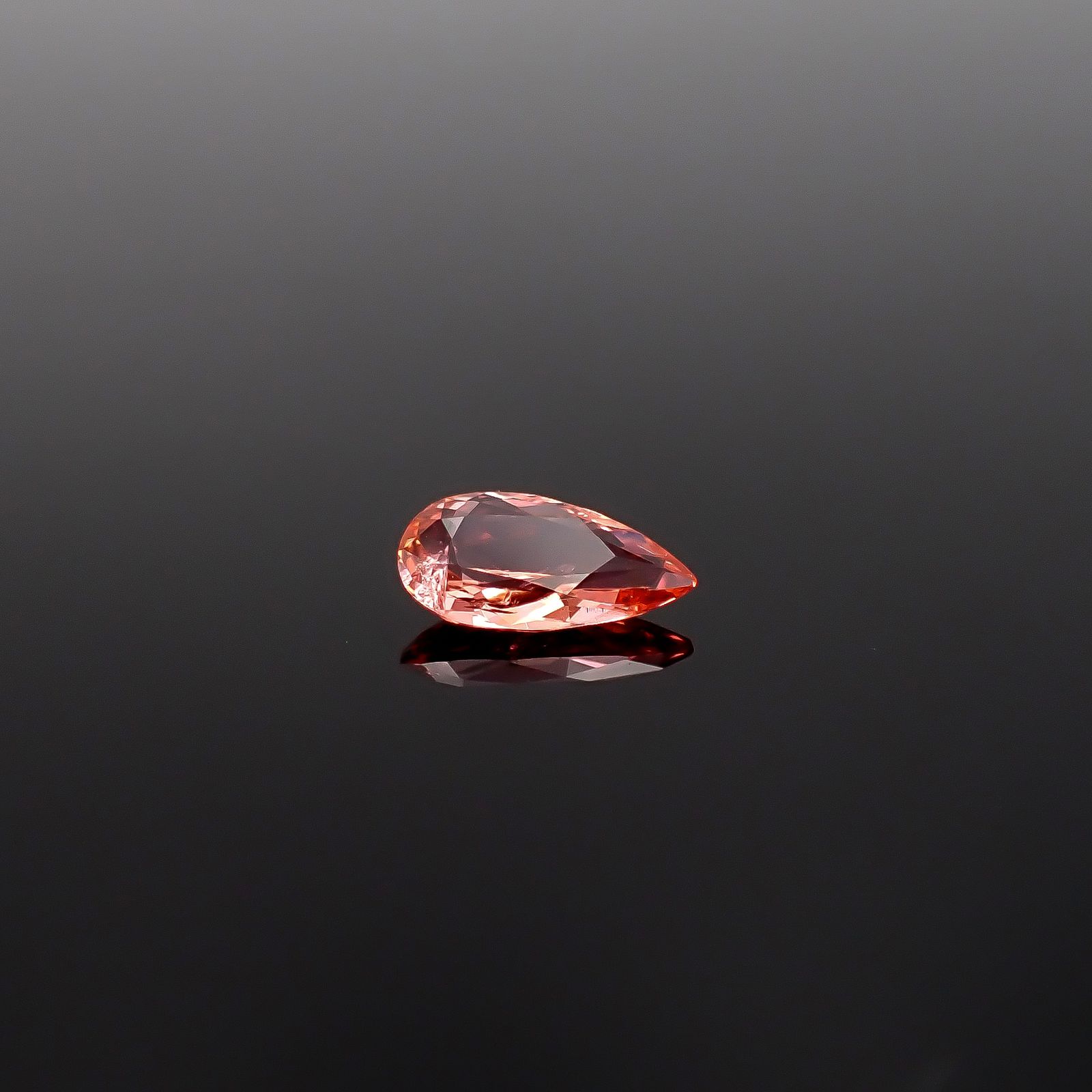 ヴェイリネナイト パキスタン産 0.68ct / 8.5x4.8mm前後 [260231781]