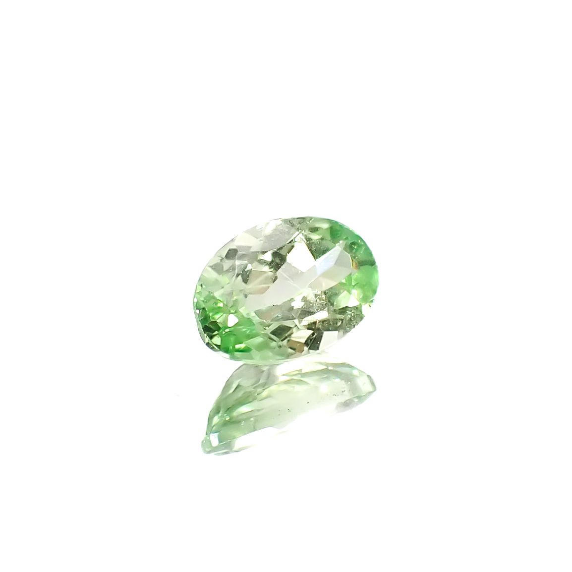 ミントガーネット(宝石名ガーネット)タンザニア産 0.48ct 識別済[241229613]5.9x4mm前後