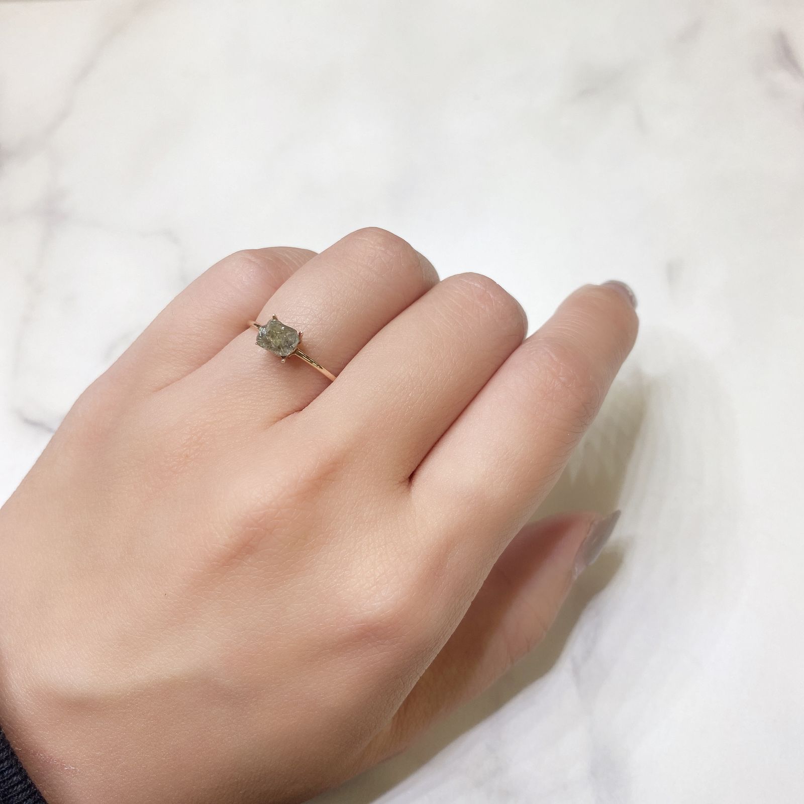 ダイヤモンド(宝石名ダイアモンド) 原石・結晶 0.96ct 識別済[211013374]6.1×6mm前後