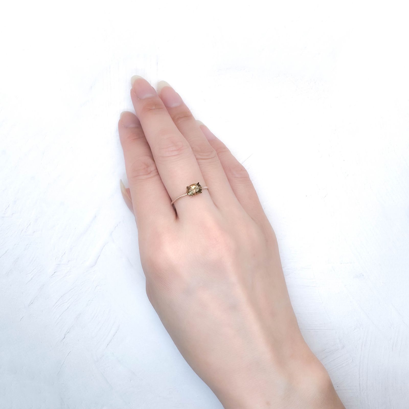 アンダリュサイト(宝石名アンダリュサイト)スリランカ/モザンビーク産 識別済 0.79ct / 6.9x4.9mm前後 [251014434]