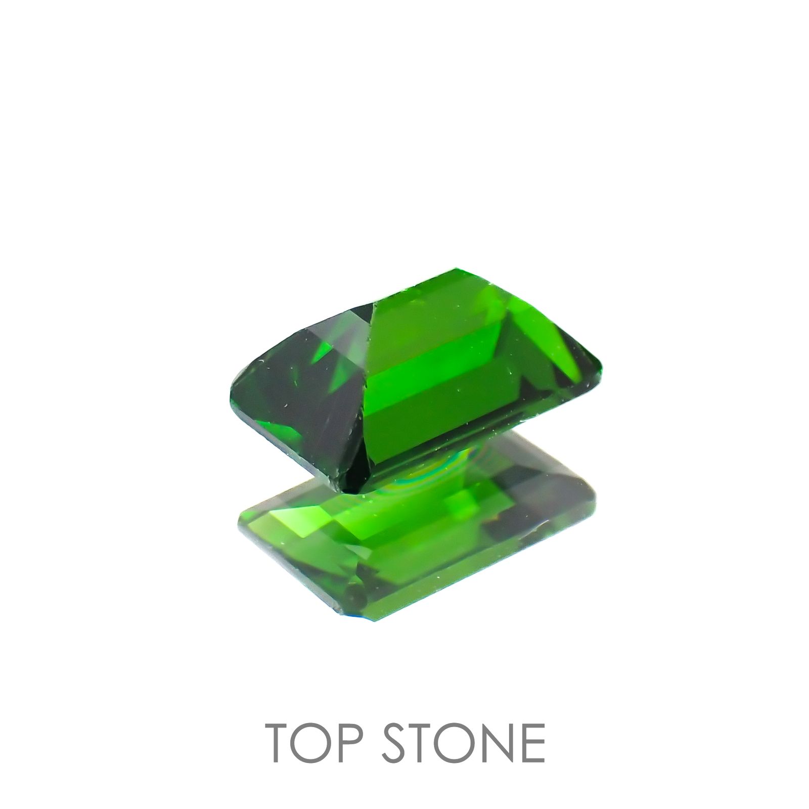 クロムダイオプサイド(宝石名クロム・ダイオプサイド)ロシア産 0.66ct 識別済[220917662]6.2x4.1mm前後