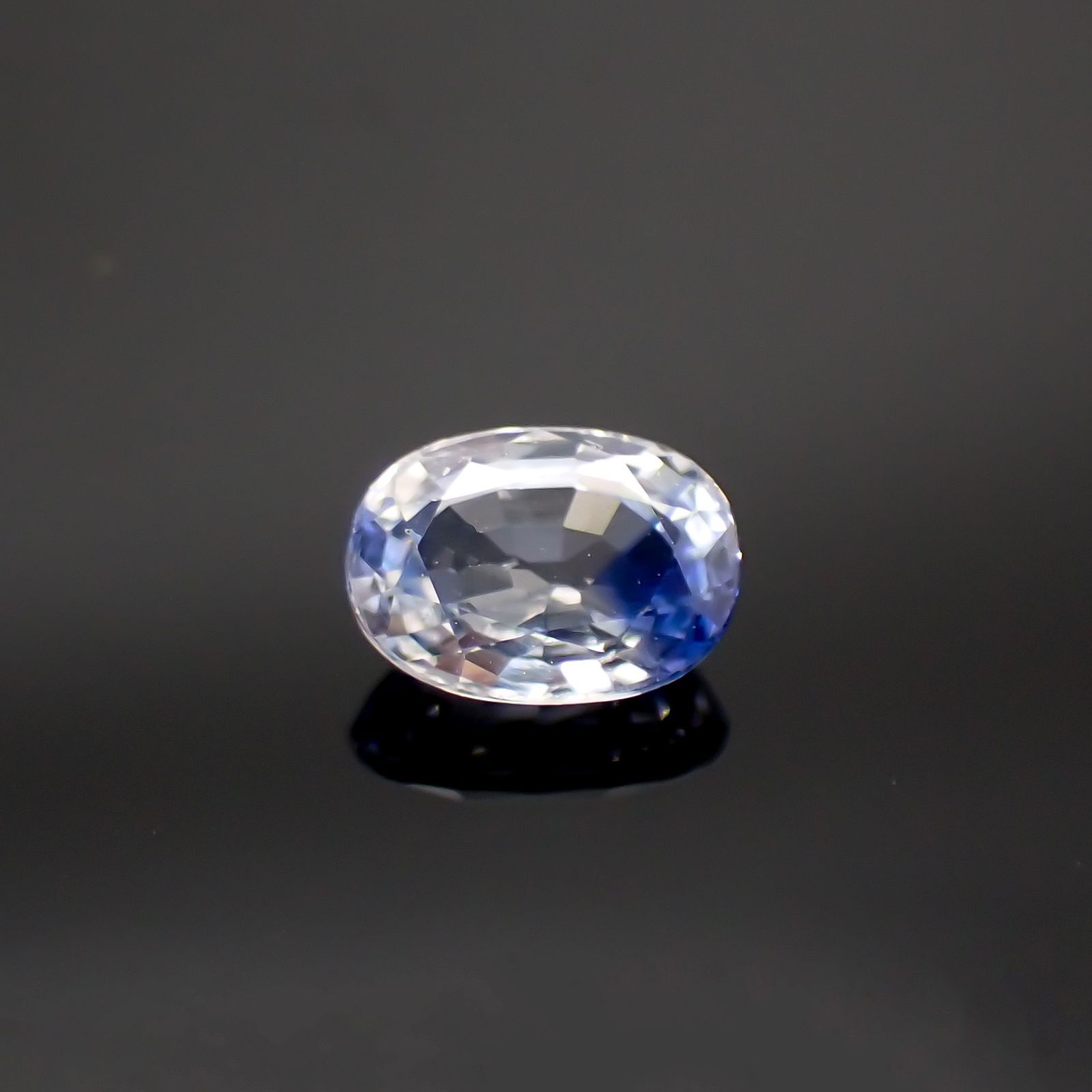 アイスブルーサファイア スリランカ・マダガスカル産 ルース 0.46ct[210611166]5.1×3.6mm前後